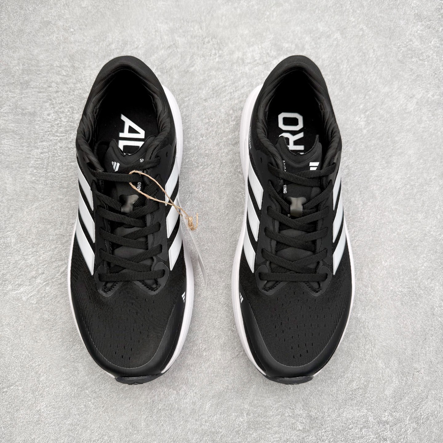 图片[2]-AD Adizero Adios Pro 4 马拉松竞速专业跑鞋 JR7671 CELERMESH针织网面非常轻薄 纤维间的缝隙很大 可以保证跑步时的透气、排汗效果 鞋舌直接与两侧的内衬和鞋底连接在一起 在跑步过程中不会被鞋舌的左右移动所困扰 在标准鞋带孔的基础上再拓宽一组鞋带孔 适合不同脚型的需求 突破性 EnergyRods 技术，有助于跑者实现更好的成绩 中底独特的LIGHTSTRIKE PRO泡棉材质 微弹感觉在跑步过程中给予了良好的支撑体验 对于顶级精英和高水平进阶跑者来说 ADIOS PRO是一双值得信赖的竞速比赛用鞋 尺码：36 36.5 37.5 38 38.5 39 40 40.5 41 42 42.5 43 44 44.5 45-选品中心