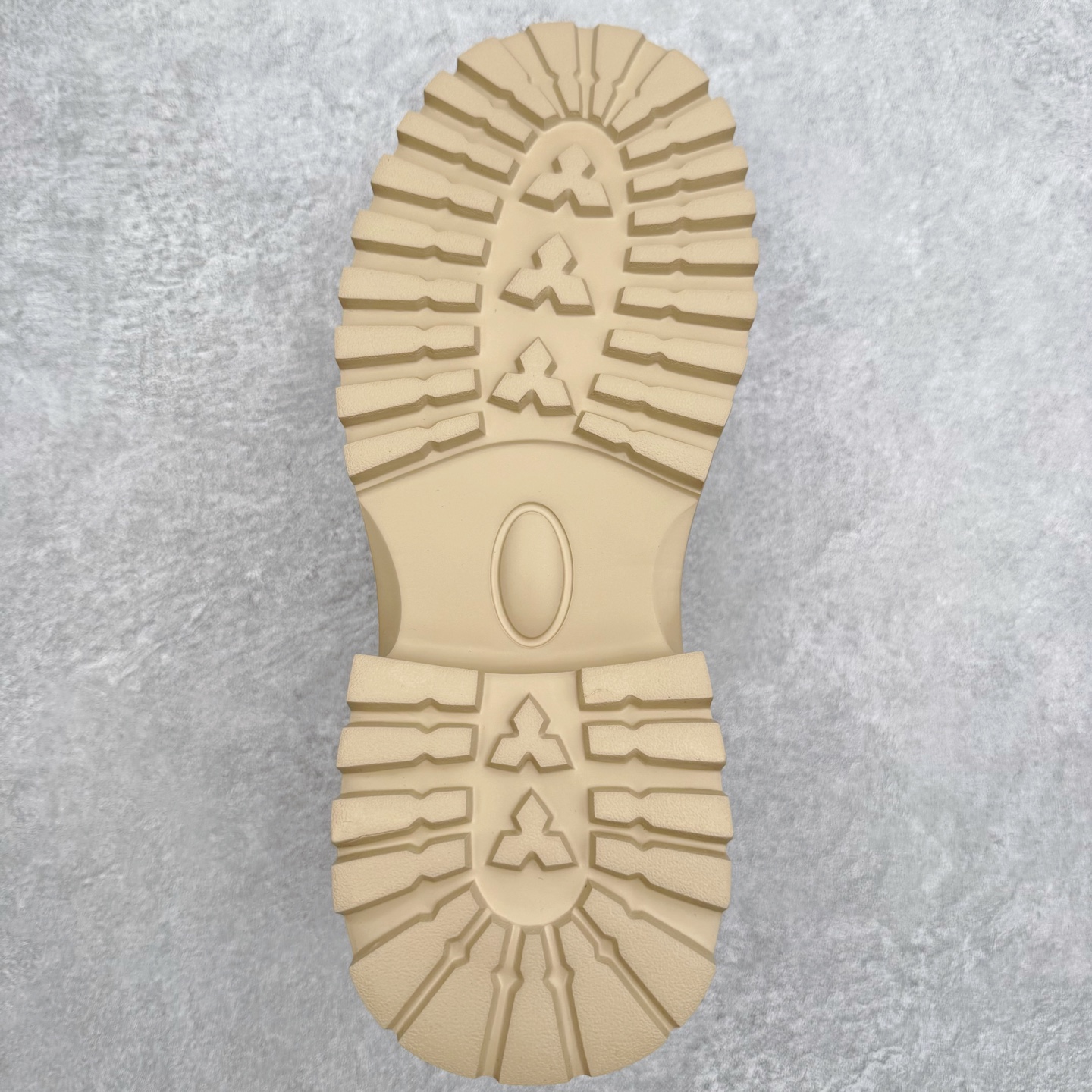 图片[9]-UGG Tasman Weather Hybrid 塔斯曼混合系列轻量休闲鞋 美国UGG秋冬新品（毛绒一体内里🔥保暖锁热）秋冬必备 户外男士高帮休闲马丁靴雪地靴系列 广东大厂品质 秋冬新款 时尚潮流搭配 面料釆用意大利进口磨砂牛皮 全鞋真牛皮材料 大底到五金都是代工厂原材料制作 好货不杀猪 首单质量严格把控 全套官网统一包装 今年冬季防寒户外专用产品 日常随意搭配 型男必备‼尺码：38-44-选品中心