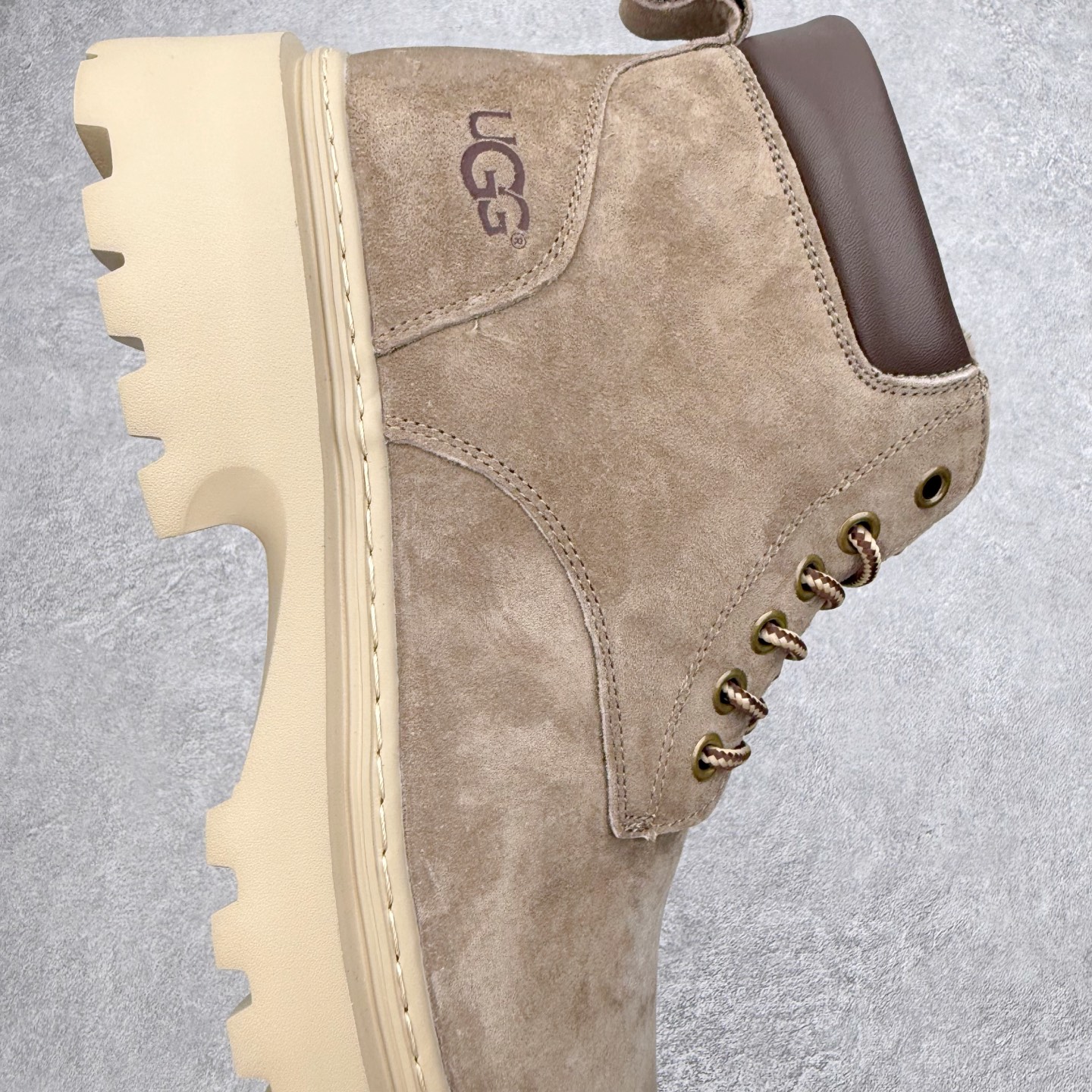 图片[6]-UGG Tasman Weather Hybrid 塔斯曼混合系列轻量休闲鞋 美国UGG秋冬新品（毛绒一体内里🔥保暖锁热）秋冬必备 户外男士高帮休闲马丁靴雪地靴系列 广东大厂品质 秋冬新款 时尚潮流搭配 面料釆用意大利进口磨砂牛皮 全鞋真牛皮材料 大底到五金都是代工厂原材料制作 好货不杀猪 首单质量严格把控 全套官网统一包装 今年冬季防寒户外专用产品 日常随意搭配 型男必备‼尺码：38-44-选品中心