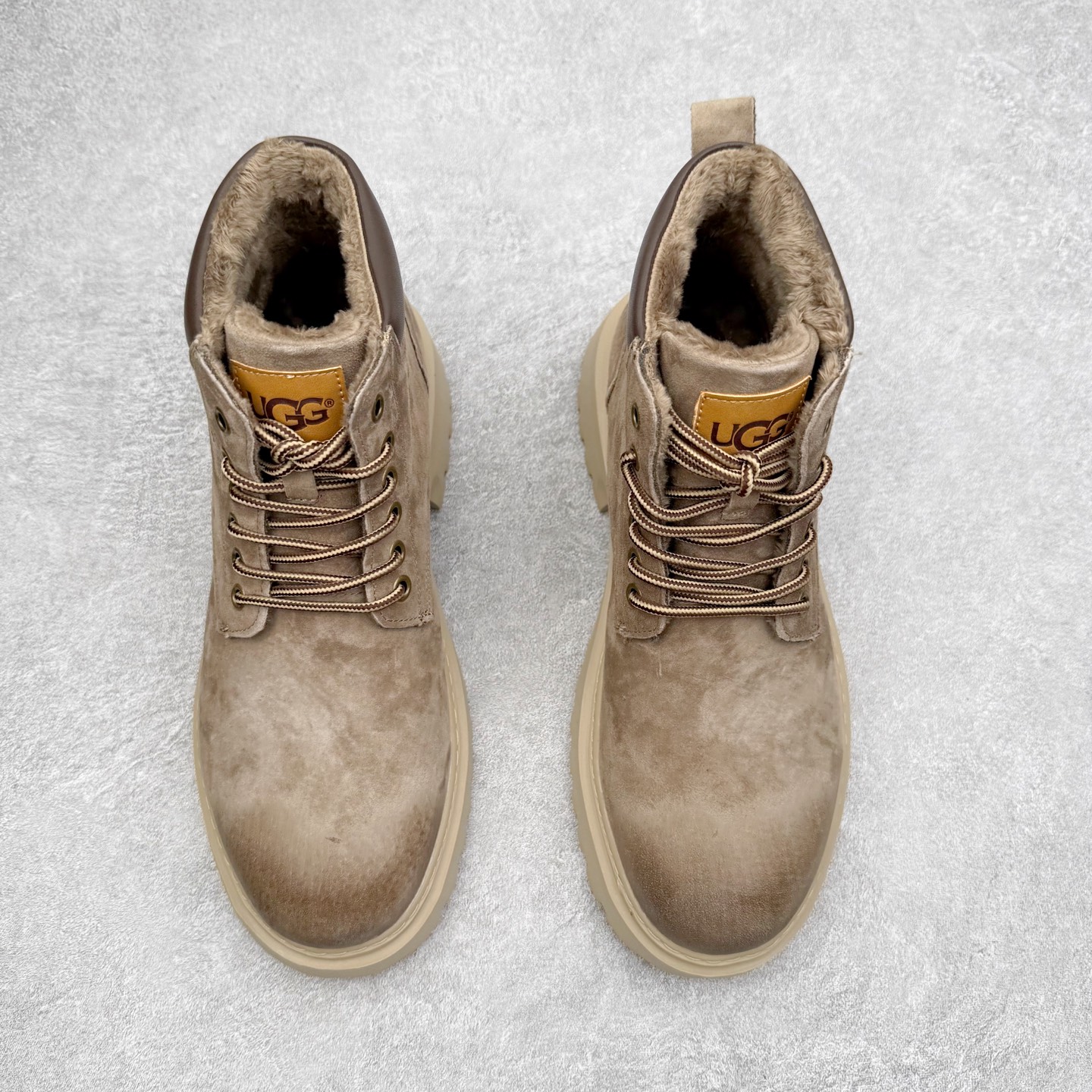 图片[2]-UGG Tasman Weather Hybrid 塔斯曼混合系列轻量休闲鞋 美国UGG秋冬新品（毛绒一体内里🔥保暖锁热）秋冬必备 户外男士高帮休闲马丁靴雪地靴系列 广东大厂品质 秋冬新款 时尚潮流搭配 面料釆用意大利进口磨砂牛皮 全鞋真牛皮材料 大底到五金都是代工厂原材料制作 好货不杀猪 首单质量严格把控 全套官网统一包装 今年冬季防寒户外专用产品 日常随意搭配 型男必备‼尺码：38-44-选品中心