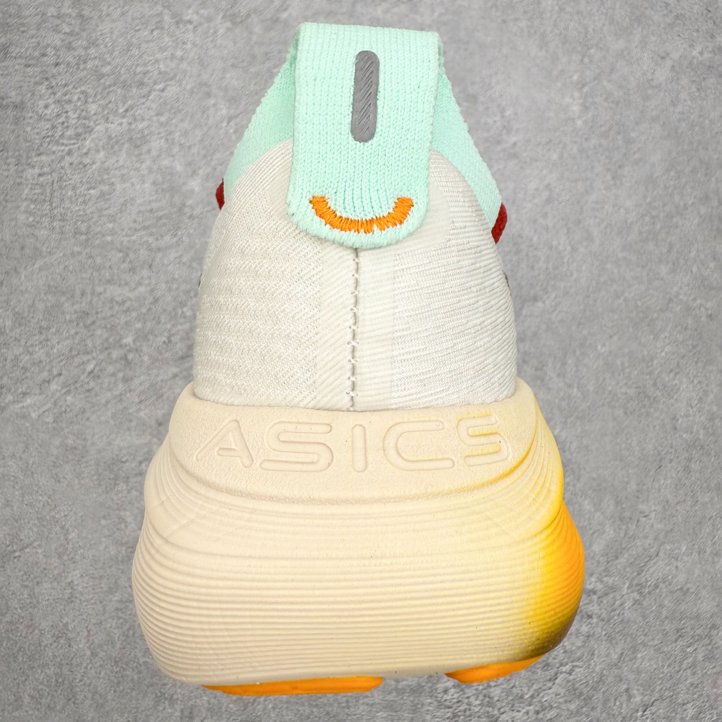 图片[8]-Asics GEL-Nimbus 26 亚瑟士缓震跑鞋 近年复古风潮的势头很旺 ASICS一直坚信保持身体的健康与活力是打造健康快乐的生活方式的最佳途径 ASICS为复古鞋型注入新设计 为玩家的街头穿搭提供了更多可能 GEL-NIMBUSTM9运动鞋最初是为中立和仰卧跑步者设计的长距离训练器 采用原始材料和关键细节重新设计 其Y2K时代的工业外观也被大胆的对比和色块所抵消 尺码：36 36.5 37.5 38 38.5 39 40 40.5 41.5 42 42.5 43.5 44 44.5 45-选品中心