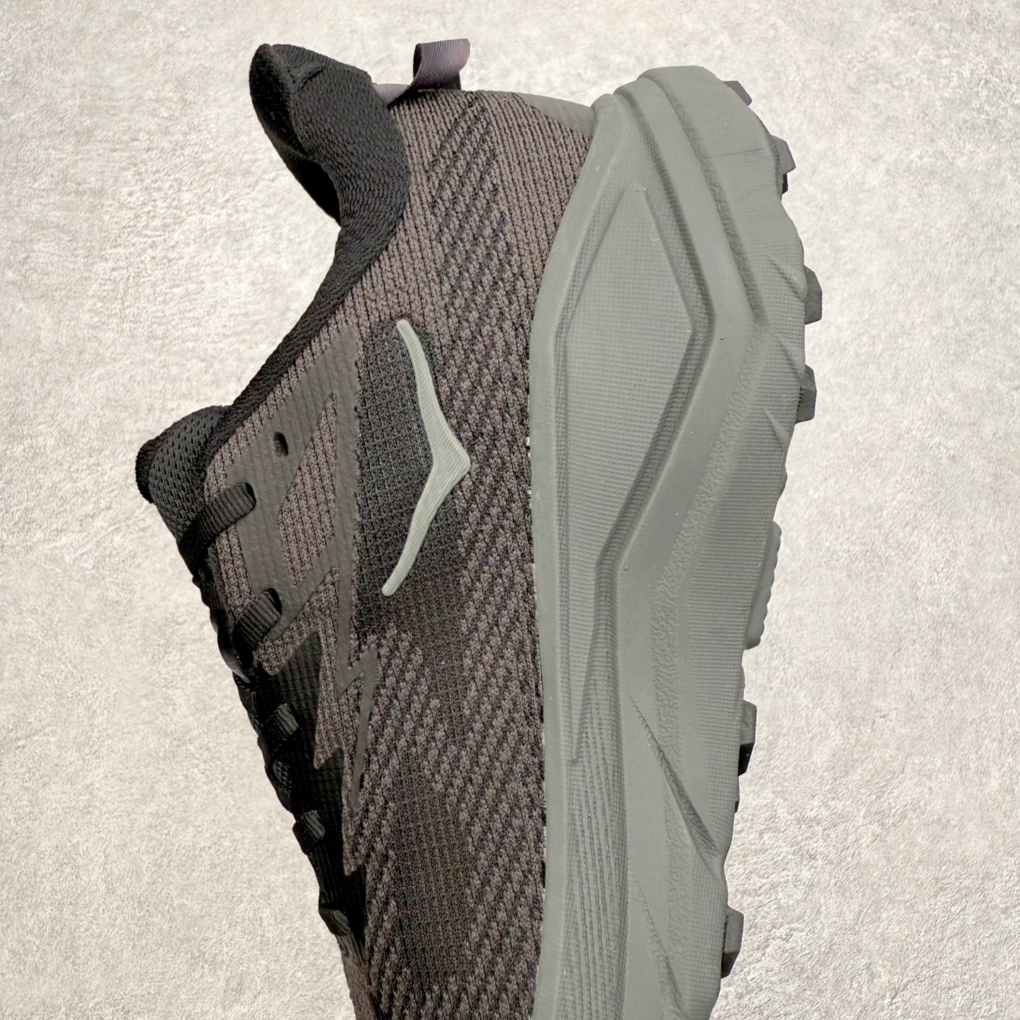 图片[7]-HOKA ONE ONE Challenger ATR 8 挑战者八代轻便耐磨防滑跑步鞋 新一代Challenger泡棉中底减重10% 增加3mm强化缓震、打造Q弹脚感 后跟采用延伸设计 加强跟腱保护、便于穿脱 搭配环保工程网布增加透气、短靴细节防止碎石进入 重新设计的大底以轮胎刻纹为灵感 以更密集的全大底水波刻纹 搭配加大面积的高耐磨橡胶与4mm大刻纹设计 增加整体抓地力与稳定性 尺码：36 36.5 37.5 38 38.5 39 40 40.5 41 42 42.5 43 44 44.5 45-选品中心