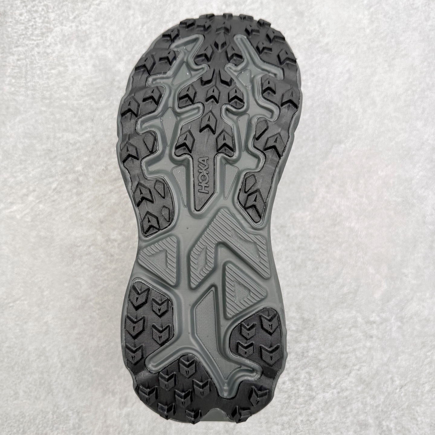 图片[9]-HOKA ONE ONE Challenger ATR 8 挑战者八代轻便耐磨防滑跑步鞋 新一代Challenger泡棉中底减重10% 增加3mm强化缓震、打造Q弹脚感 后跟采用延伸设计 加强跟腱保护、便于穿脱 搭配环保工程网布增加透气、短靴细节防止碎石进入 重新设计的大底以轮胎刻纹为灵感 以更密集的全大底水波刻纹 搭配加大面积的高耐磨橡胶与4mm大刻纹设计 增加整体抓地力与稳定性 尺码：36 36.5 37.5 38 38.5 39 40 40.5 41 42 42.5 43 44 44.5 45-选品中心