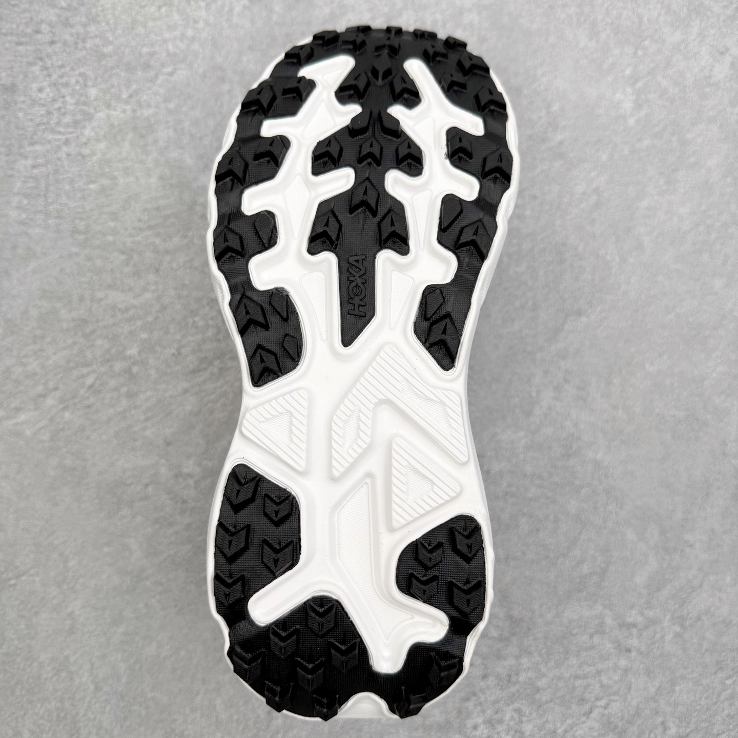 图片[9]-HOKA ONE ONE Challenger ATR 8 挑战者八代轻便耐磨防滑跑步鞋 新一代Challenger泡棉中底减重10% 增加3mm强化缓震、打造Q弹脚感 后跟采用延伸设计 加强跟腱保护、便于穿脱 搭配环保工程网布增加透气、短靴细节防止碎石进入 重新设计的大底以轮胎刻纹为灵感 以更密集的全大底水波刻纹 搭配加大面积的高耐磨橡胶与4mm大刻纹设计 增加整体抓地力与稳定性 尺码：36 36.5 37.5 38 38.5 39 40 40.5 41 42 42.5 43 44 44.5 45-选品中心