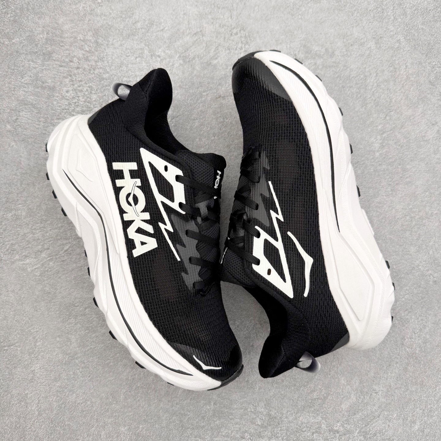 图片[3]-HOKA ONE ONE Challenger ATR 8 挑战者八代轻便耐磨防滑跑步鞋 新一代Challenger泡棉中底减重10% 增加3mm强化缓震、打造Q弹脚感 后跟采用延伸设计 加强跟腱保护、便于穿脱 搭配环保工程网布增加透气、短靴细节防止碎石进入 重新设计的大底以轮胎刻纹为灵感 以更密集的全大底水波刻纹 搭配加大面积的高耐磨橡胶与4mm大刻纹设计 增加整体抓地力与稳定性 尺码：36 36.5 37.5 38 38.5 39 40 40.5 41 42 42.5 43 44 44.5 45-选品中心