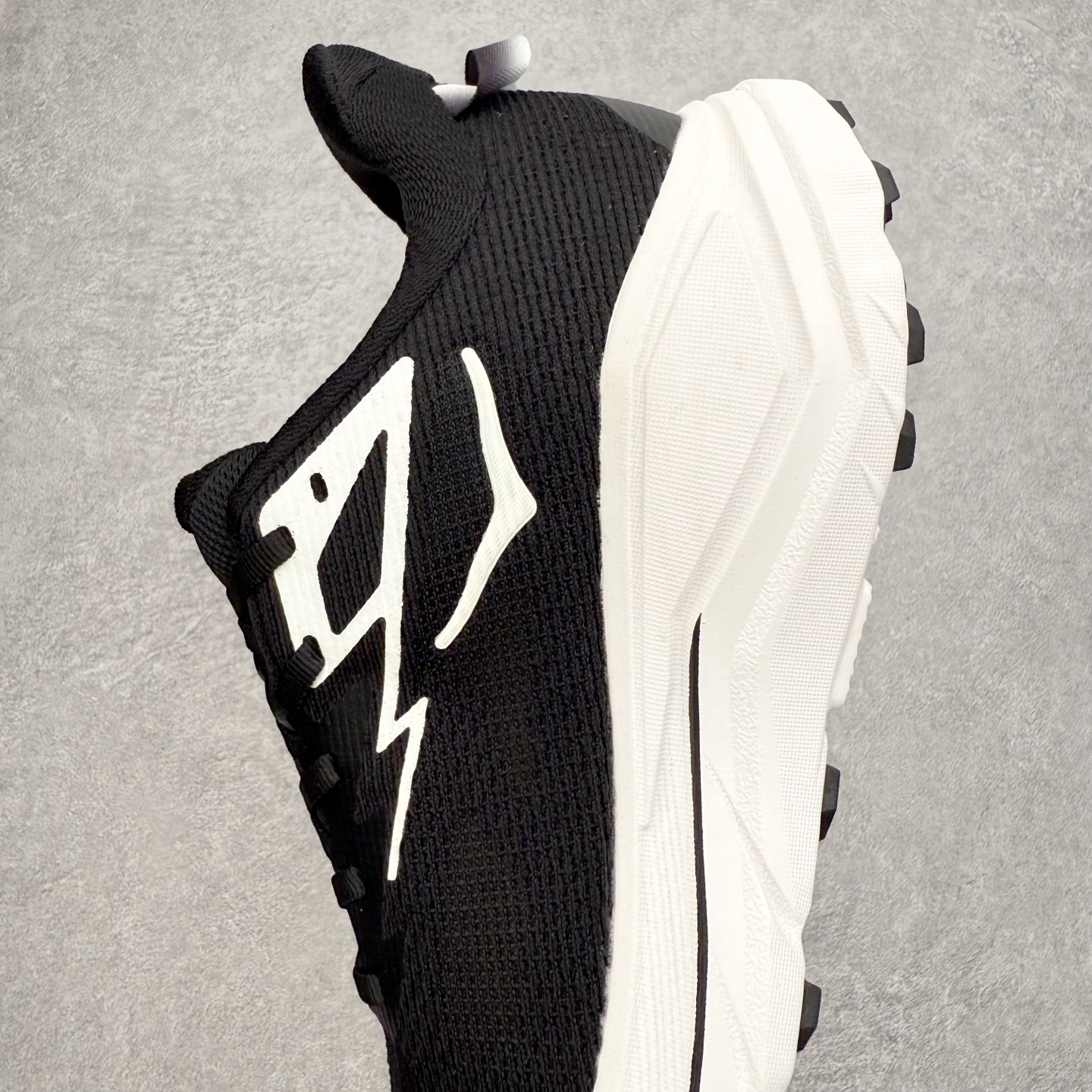 图片[7]-HOKA ONE ONE Challenger ATR 8 挑战者八代轻便耐磨防滑跑步鞋 新一代Challenger泡棉中底减重10% 增加3mm强化缓震、打造Q弹脚感 后跟采用延伸设计 加强跟腱保护、便于穿脱 搭配环保工程网布增加透气、短靴细节防止碎石进入 重新设计的大底以轮胎刻纹为灵感 以更密集的全大底水波刻纹 搭配加大面积的高耐磨橡胶与4mm大刻纹设计 增加整体抓地力与稳定性 尺码：36 36.5 37.5 38 38.5 39 40 40.5 41 42 42.5 43 44 44.5 45-选品中心