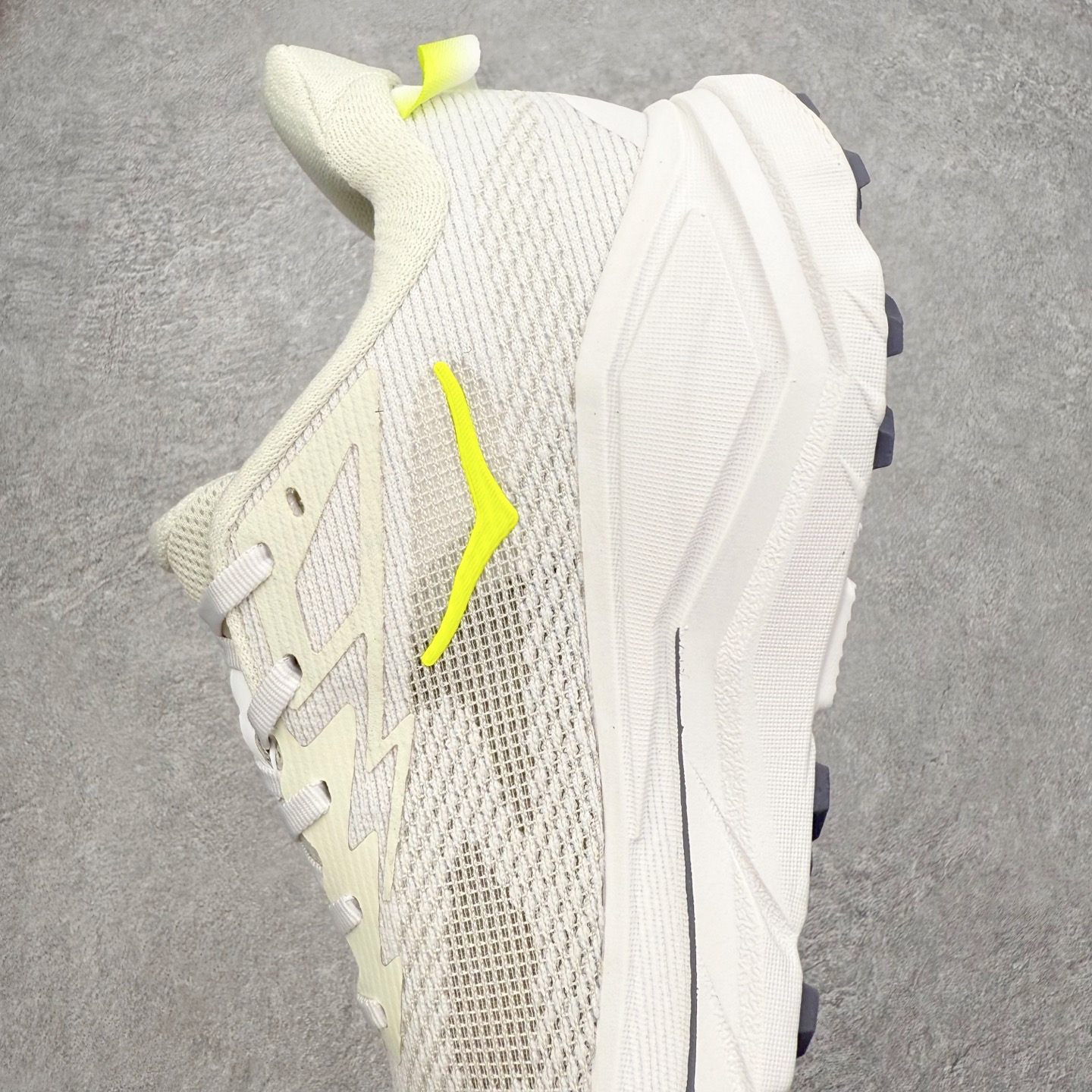 图片[7]-HOKA ONE ONE Challenger ATR 8 挑战者八代轻便耐磨防滑跑步鞋 新一代Challenger泡棉中底减重10% 增加3mm强化缓震、打造Q弹脚感 后跟采用延伸设计 加强跟腱保护、便于穿脱 搭配环保工程网布增加透气、短靴细节防止碎石进入 重新设计的大底以轮胎刻纹为灵感 以更密集的全大底水波刻纹 搭配加大面积的高耐磨橡胶与4mm大刻纹设计 增加整体抓地力与稳定性 尺码：36 36.5 37.5 38 38.5 39 40 40.5 41 42 42.5 43 44 44.5 45-选品中心