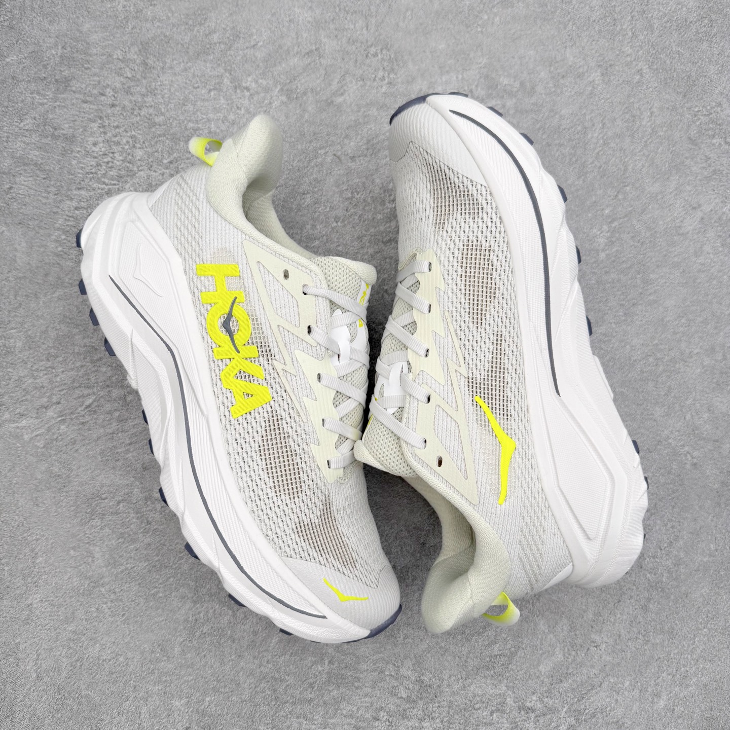 图片[3]-HOKA ONE ONE Challenger ATR 8 挑战者八代轻便耐磨防滑跑步鞋 新一代Challenger泡棉中底减重10% 增加3mm强化缓震、打造Q弹脚感 后跟采用延伸设计 加强跟腱保护、便于穿脱 搭配环保工程网布增加透气、短靴细节防止碎石进入 重新设计的大底以轮胎刻纹为灵感 以更密集的全大底水波刻纹 搭配加大面积的高耐磨橡胶与4mm大刻纹设计 增加整体抓地力与稳定性 尺码：36 36.5 37.5 38 38.5 39 40 40.5 41 42 42.5 43 44 44.5 45-选品中心