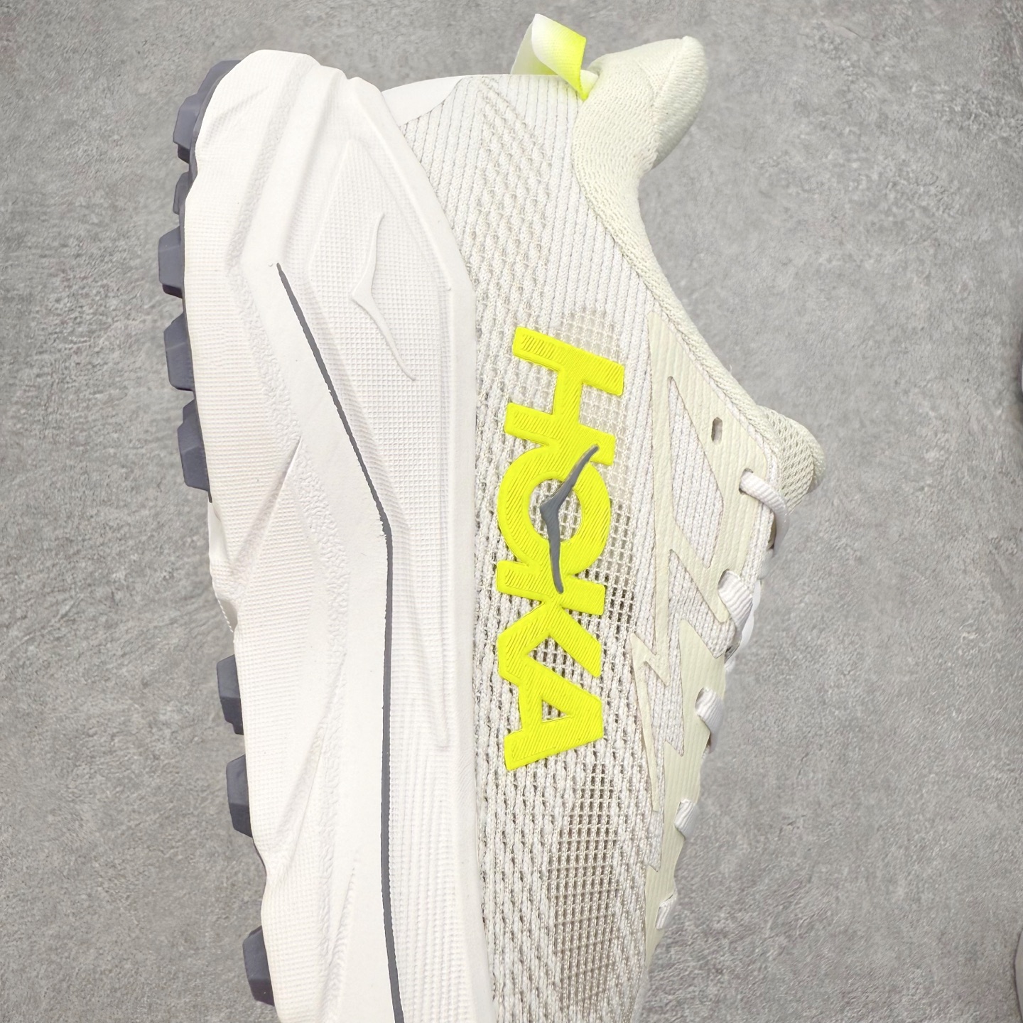 图片[6]-HOKA ONE ONE Challenger ATR 8 挑战者八代轻便耐磨防滑跑步鞋 新一代Challenger泡棉中底减重10% 增加3mm强化缓震、打造Q弹脚感 后跟采用延伸设计 加强跟腱保护、便于穿脱 搭配环保工程网布增加透气、短靴细节防止碎石进入 重新设计的大底以轮胎刻纹为灵感 以更密集的全大底水波刻纹 搭配加大面积的高耐磨橡胶与4mm大刻纹设计 增加整体抓地力与稳定性 尺码：36 36.5 37.5 38 38.5 39 40 40.5 41 42 42.5 43 44 44.5 45-选品中心