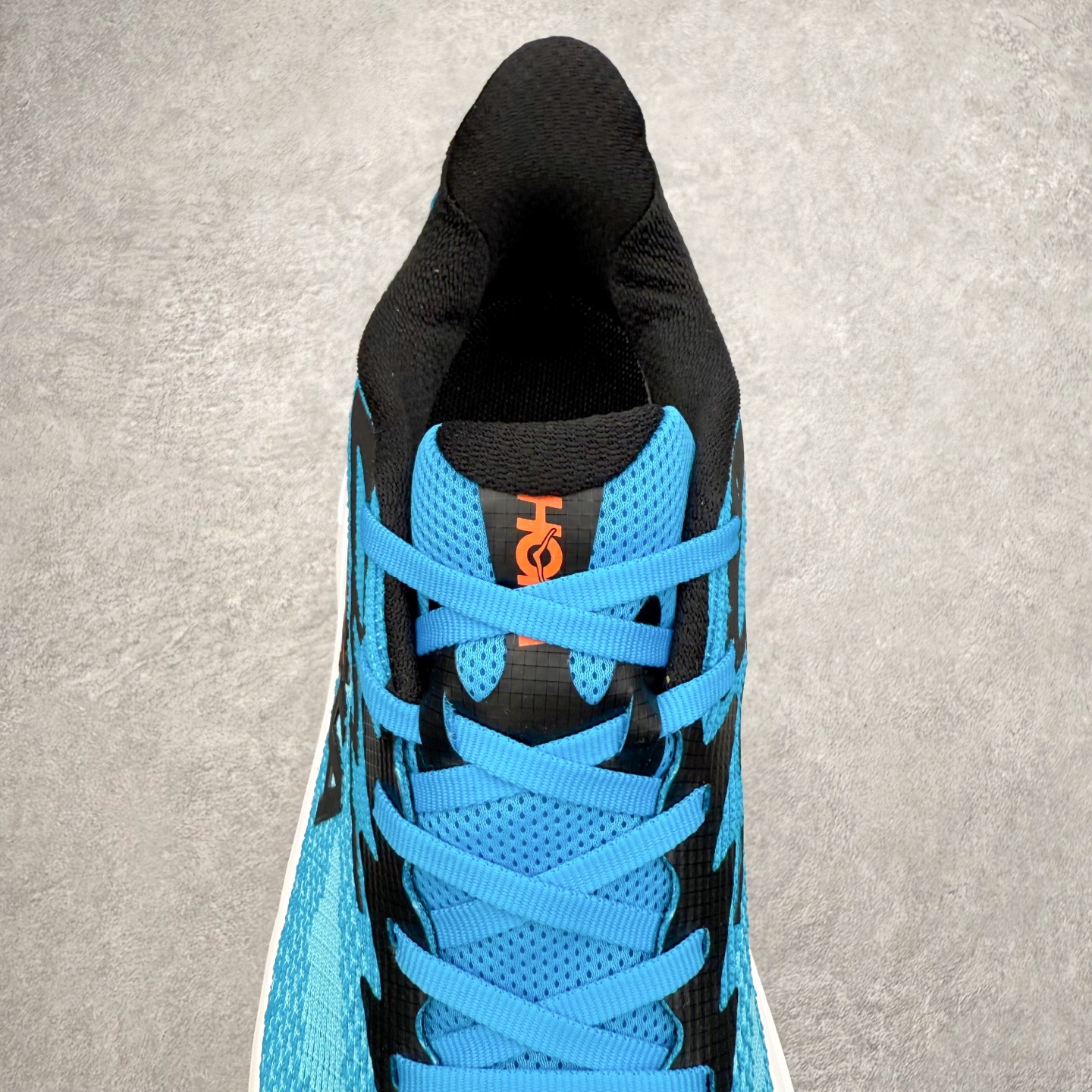 图片[5]-HOKA ONE ONE Challenger ATR 8 挑战者八代轻便耐磨防滑跑步鞋 新一代Challenger泡棉中底减重10% 增加3mm强化缓震、打造Q弹脚感 后跟采用延伸设计 加强跟腱保护、便于穿脱 搭配环保工程网布增加透气、短靴细节防止碎石进入 重新设计的大底以轮胎刻纹为灵感 以更密集的全大底水波刻纹 搭配加大面积的高耐磨橡胶与4mm大刻纹设计 增加整体抓地力与稳定性 尺码：36 36.5 37.5 38 38.5 39 40 40.5 41 42 42.5 43 44 44.5 45-选品中心