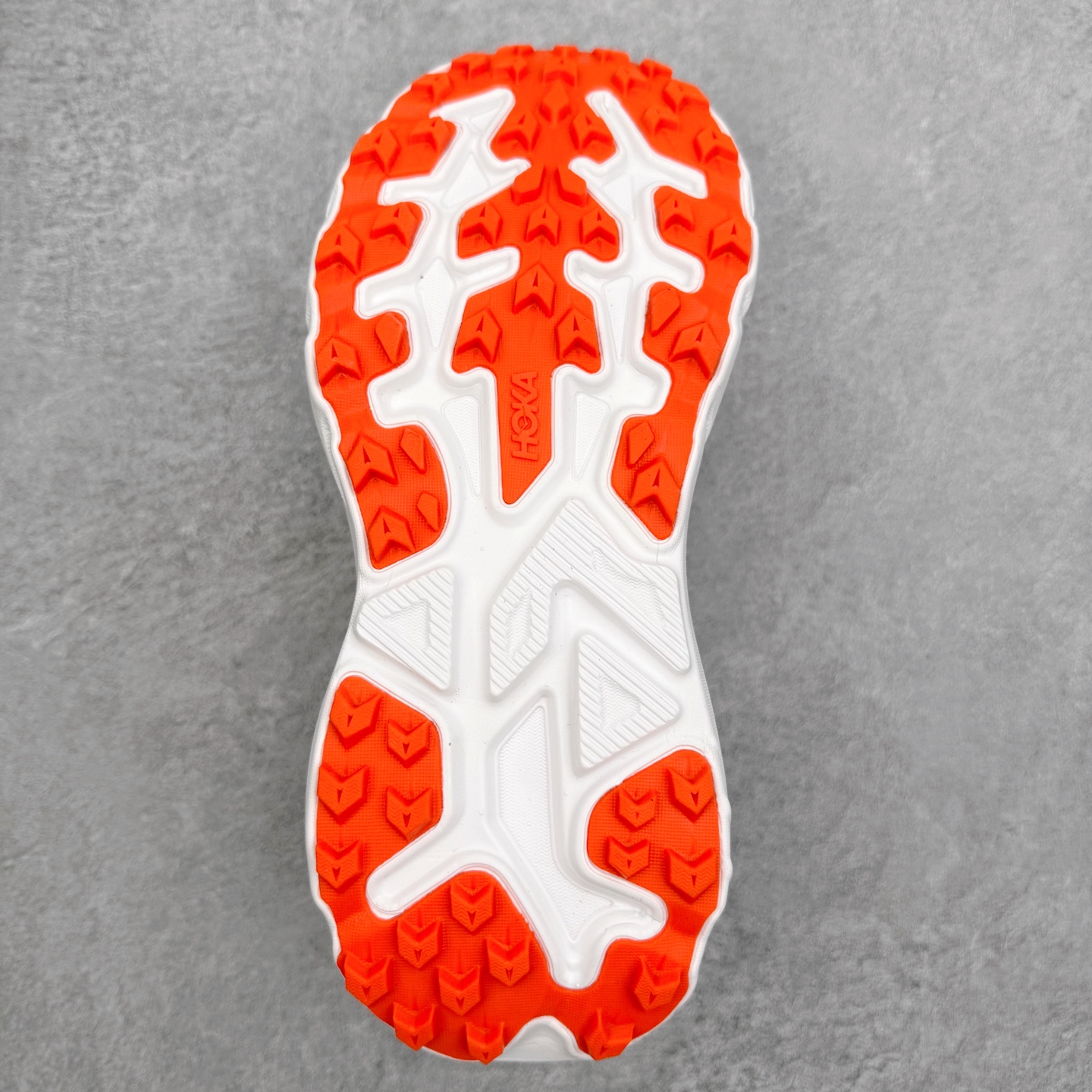 图片[9]-HOKA ONE ONE Challenger ATR 8 挑战者八代轻便耐磨防滑跑步鞋 新一代Challenger泡棉中底减重10% 增加3mm强化缓震、打造Q弹脚感 后跟采用延伸设计 加强跟腱保护、便于穿脱 搭配环保工程网布增加透气、短靴细节防止碎石进入 重新设计的大底以轮胎刻纹为灵感 以更密集的全大底水波刻纹 搭配加大面积的高耐磨橡胶与4mm大刻纹设计 增加整体抓地力与稳定性 尺码：36 36.5 37.5 38 38.5 39 40 40.5 41 42 42.5 43 44 44.5 45-选品中心