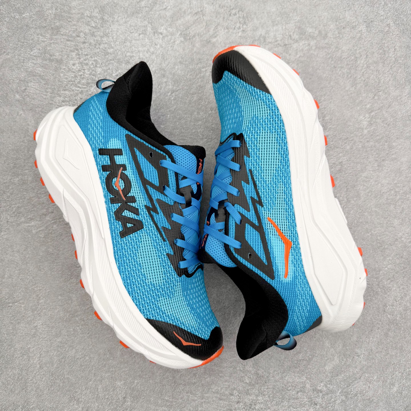 图片[3]-HOKA ONE ONE Challenger ATR 8 挑战者八代轻便耐磨防滑跑步鞋 新一代Challenger泡棉中底减重10% 增加3mm强化缓震、打造Q弹脚感 后跟采用延伸设计 加强跟腱保护、便于穿脱 搭配环保工程网布增加透气、短靴细节防止碎石进入 重新设计的大底以轮胎刻纹为灵感 以更密集的全大底水波刻纹 搭配加大面积的高耐磨橡胶与4mm大刻纹设计 增加整体抓地力与稳定性 尺码：36 36.5 37.5 38 38.5 39 40 40.5 41 42 42.5 43 44 44.5 45-选品中心