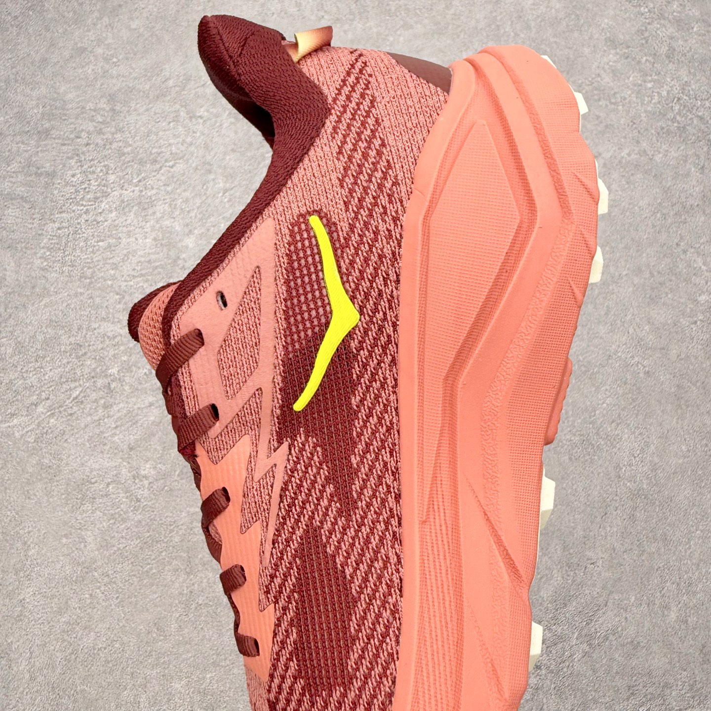 图片[7]-HOKA ONE ONE Challenger ATR 8 挑战者八代轻便耐磨防滑跑步鞋 新一代Challenger泡棉中底减重10% 增加3mm强化缓震、打造Q弹脚感 后跟采用延伸设计 加强跟腱保护、便于穿脱 搭配环保工程网布增加透气、短靴细节防止碎石进入 重新设计的大底以轮胎刻纹为灵感 以更密集的全大底水波刻纹 搭配加大面积的高耐磨橡胶与4mm大刻纹设计 增加整体抓地力与稳定性 尺码：36 36.5 37.5 38 38.5 39 40 40.5 41 42 42.5 43 44 44.5 45-选品中心