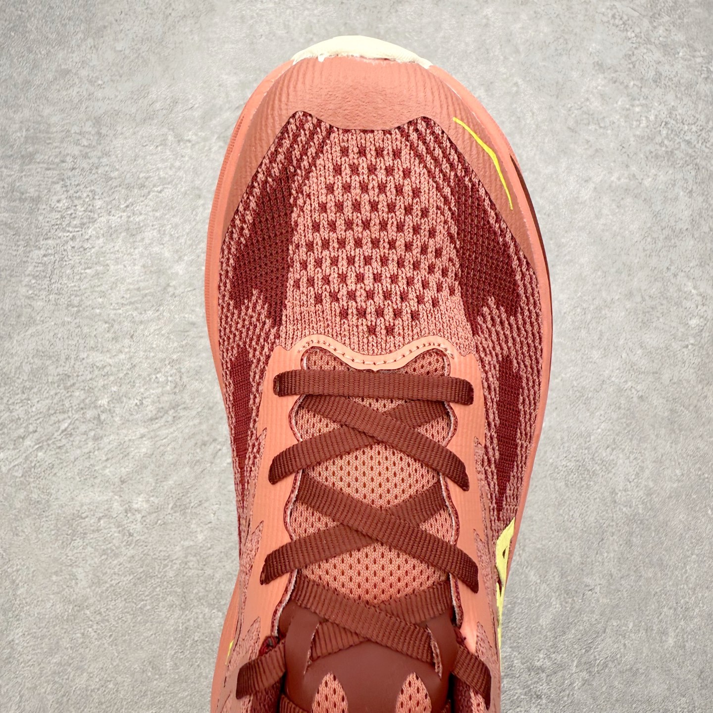 图片[4]-HOKA ONE ONE Challenger ATR 8 挑战者八代轻便耐磨防滑跑步鞋 新一代Challenger泡棉中底减重10% 增加3mm强化缓震、打造Q弹脚感 后跟采用延伸设计 加强跟腱保护、便于穿脱 搭配环保工程网布增加透气、短靴细节防止碎石进入 重新设计的大底以轮胎刻纹为灵感 以更密集的全大底水波刻纹 搭配加大面积的高耐磨橡胶与4mm大刻纹设计 增加整体抓地力与稳定性 尺码：36 36.5 37.5 38 38.5 39 40 40.5 41 42 42.5 43 44 44.5 45-选品中心