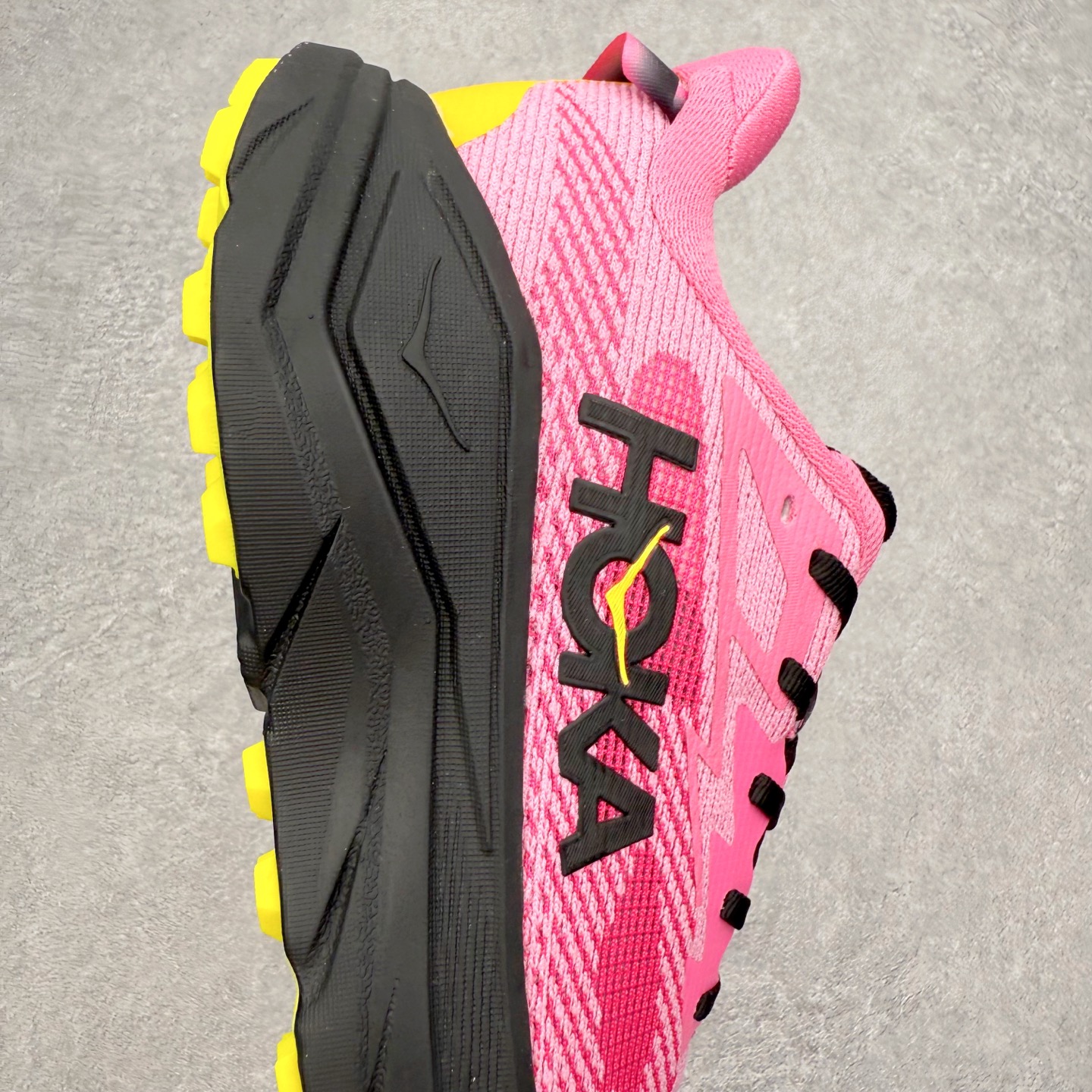 图片[6]-HOKA ONE ONE Challenger ATR 8 挑战者八代轻便耐磨防滑跑步鞋 新一代Challenger泡棉中底减重10% 增加3mm强化缓震、打造Q弹脚感 后跟采用延伸设计 加强跟腱保护、便于穿脱 搭配环保工程网布增加透气、短靴细节防止碎石进入 重新设计的大底以轮胎刻纹为灵感 以更密集的全大底水波刻纹 搭配加大面积的高耐磨橡胶与4mm大刻纹设计 增加整体抓地力与稳定性 尺码：36 36.5 37.5 38 38.5 39 40 40.5 41 42 42.5 43 44 44.5 45-选品中心