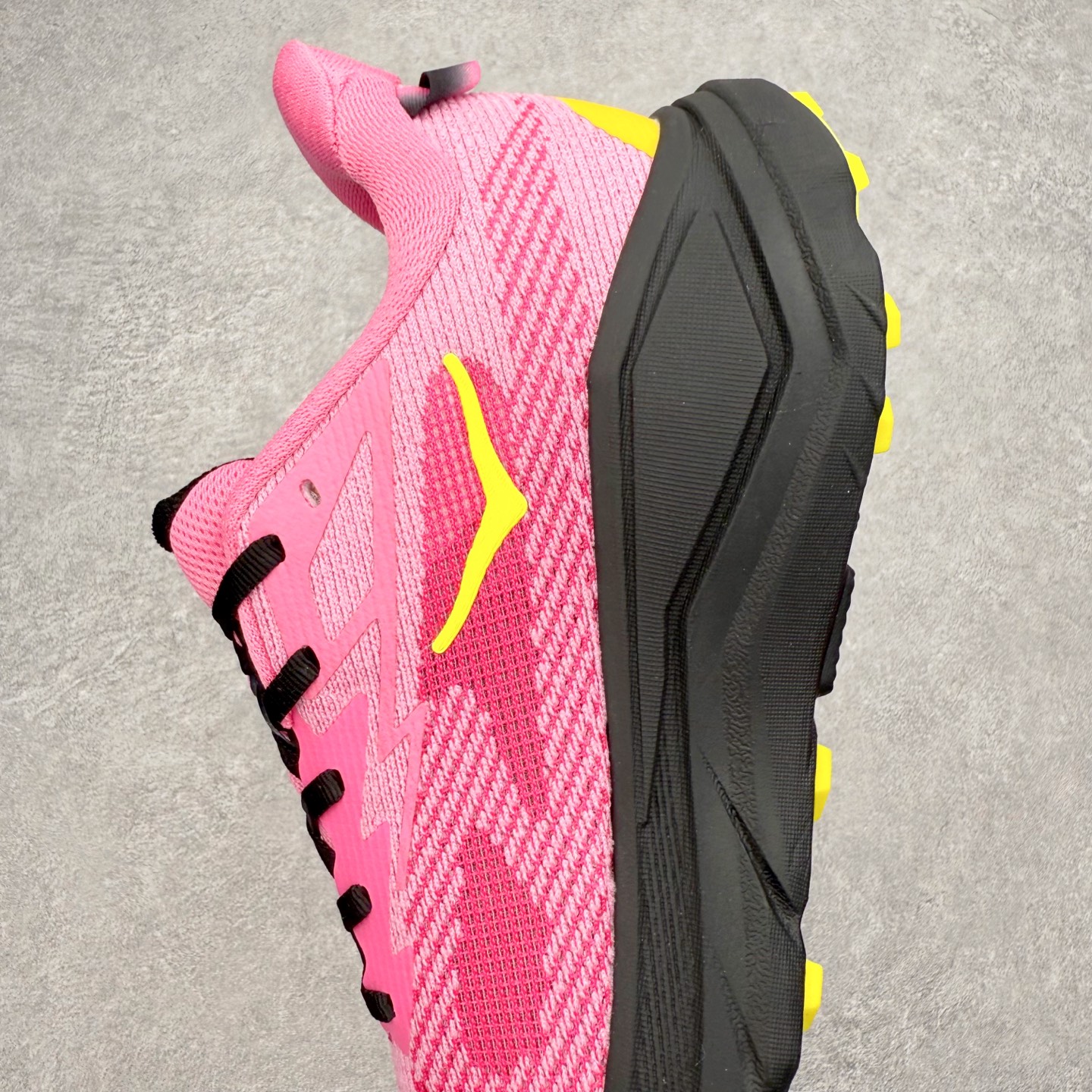 图片[7]-HOKA ONE ONE Challenger ATR 8 挑战者八代轻便耐磨防滑跑步鞋 新一代Challenger泡棉中底减重10% 增加3mm强化缓震、打造Q弹脚感 后跟采用延伸设计 加强跟腱保护、便于穿脱 搭配环保工程网布增加透气、短靴细节防止碎石进入 重新设计的大底以轮胎刻纹为灵感 以更密集的全大底水波刻纹 搭配加大面积的高耐磨橡胶与4mm大刻纹设计 增加整体抓地力与稳定性 尺码：36 36.5 37.5 38 38.5 39 40 40.5 41 42 42.5 43 44 44.5 45-选品中心