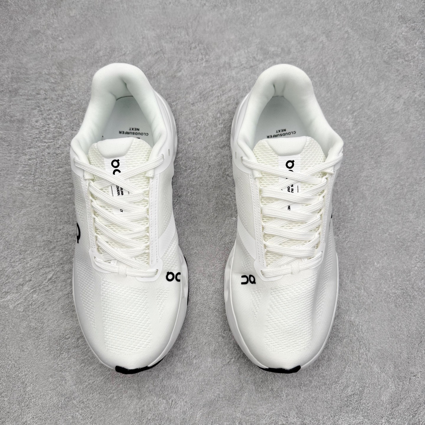 图片[2]-On昂跑 Cloudsurfer Next Z5 舒适柔软低帮跑步鞋 此运动品牌 开创于2010年 缓震着陆、强效回弹、轻柔质感的设计构思始终是ON研制关键 与此同时基于“为全球提供革新性的跑步感受”信念 陆续推出了多款跑鞋及其以专业运动人体跑步工程学为设计关键的功能性跑步服饰设备 让跑者不费力气地畅快畅跑 尺码：36 36.5 37.5 38 38.5 39 40 40.5 41 42 42.5 43 44 44.5 45-选品中心