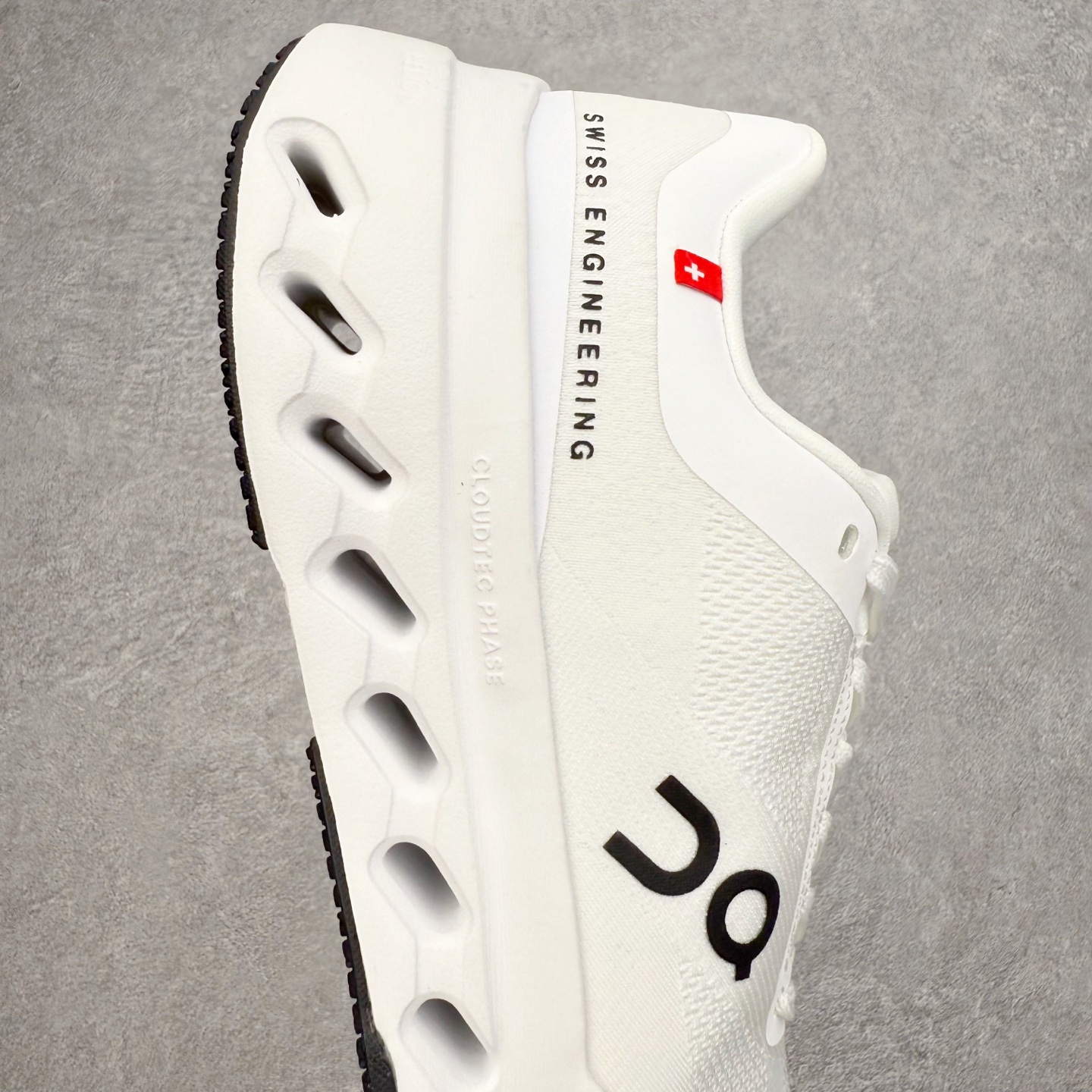 图片[6]-On昂跑 Cloudsurfer Next Z5 舒适柔软低帮跑步鞋 此运动品牌 开创于2010年 缓震着陆、强效回弹、轻柔质感的设计构思始终是ON研制关键 与此同时基于“为全球提供革新性的跑步感受”信念 陆续推出了多款跑鞋及其以专业运动人体跑步工程学为设计关键的功能性跑步服饰设备 让跑者不费力气地畅快畅跑 尺码：36 36.5 37.5 38 38.5 39 40 40.5 41 42 42.5 43 44 44.5 45-选品中心