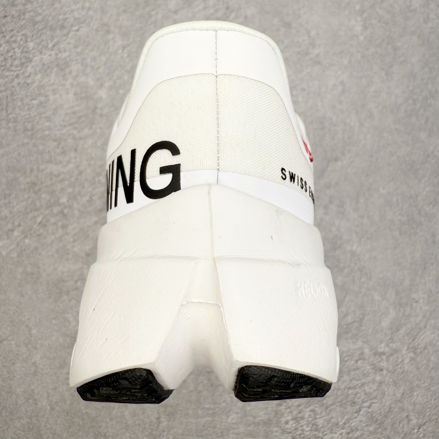 图片[8]-On昂跑 Cloudsurfer Next Z5 舒适柔软低帮跑步鞋 此运动品牌 开创于2010年 缓震着陆、强效回弹、轻柔质感的设计构思始终是ON研制关键 与此同时基于“为全球提供革新性的跑步感受”信念 陆续推出了多款跑鞋及其以专业运动人体跑步工程学为设计关键的功能性跑步服饰设备 让跑者不费力气地畅快畅跑 尺码：36 36.5 37.5 38 38.5 39 40 40.5 41 42 42.5 43 44 44.5 45-选品中心