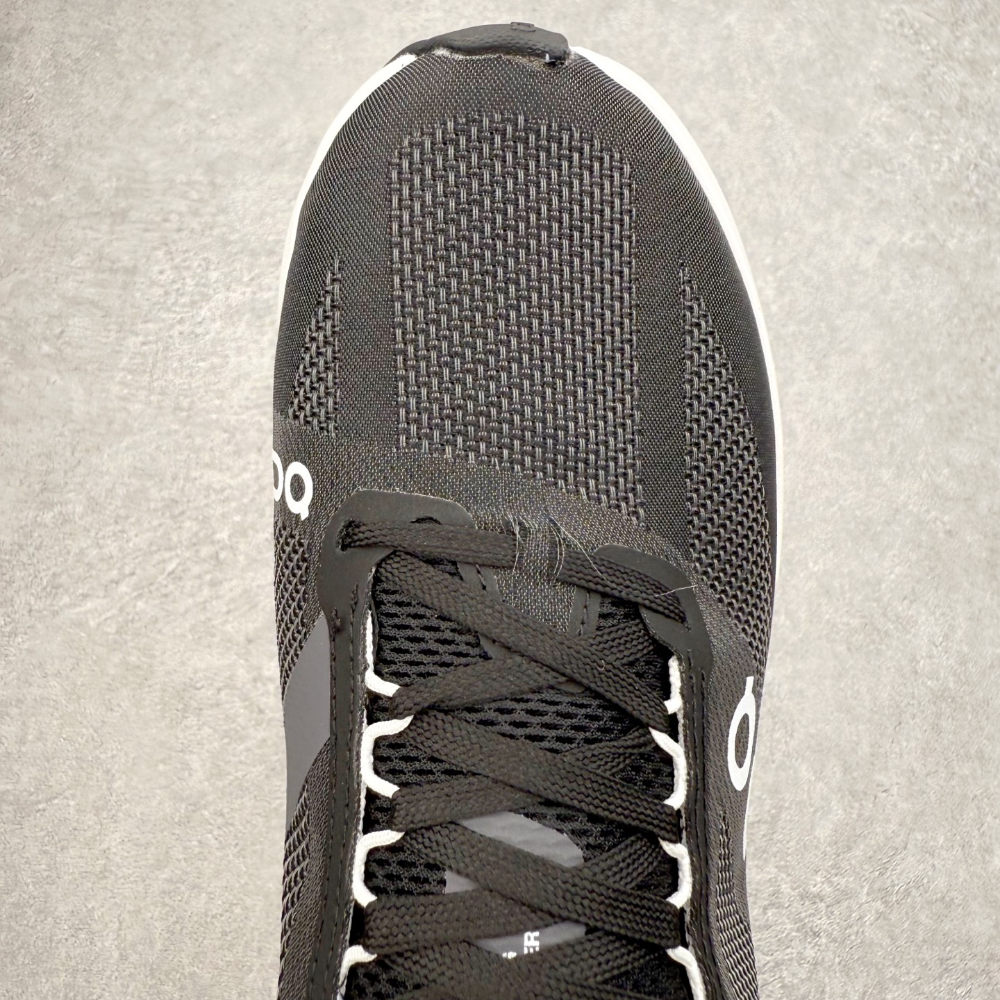 图片[4]-On昂跑 Cloudsurfer Next Z5 舒适柔软低帮跑步鞋 此运动品牌 开创于2010年 缓震着陆、强效回弹、轻柔质感的设计构思始终是ON研制关键 与此同时基于“为全球提供革新性的跑步感受”信念 陆续推出了多款跑鞋及其以专业运动人体跑步工程学为设计关键的功能性跑步服饰设备 让跑者不费力气地畅快畅跑 尺码：36 36.5 37.5 38 38.5 39 40 40.5 41 42 42.5 43 44 44.5 45-选品中心