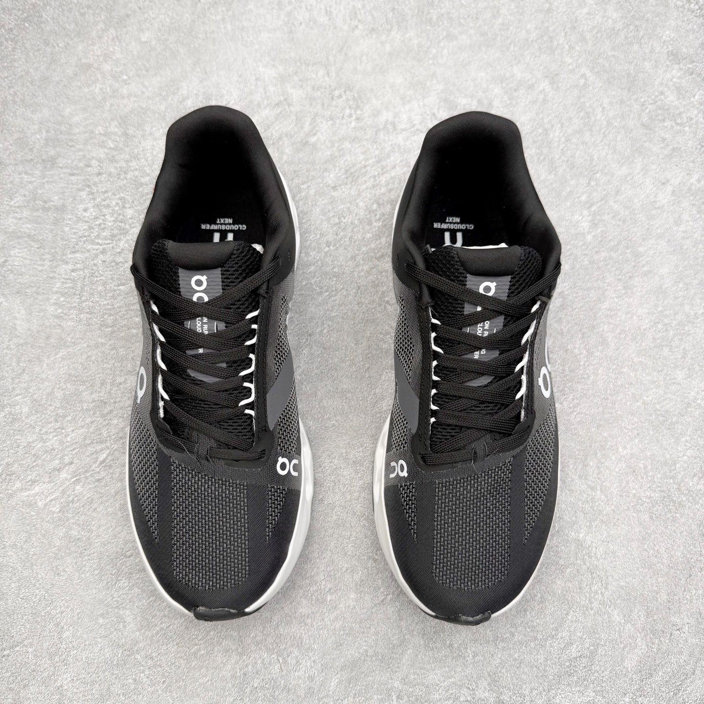 图片[2]-On昂跑 Cloudsurfer Next Z5 舒适柔软低帮跑步鞋 此运动品牌 开创于2010年 缓震着陆、强效回弹、轻柔质感的设计构思始终是ON研制关键 与此同时基于“为全球提供革新性的跑步感受”信念 陆续推出了多款跑鞋及其以专业运动人体跑步工程学为设计关键的功能性跑步服饰设备 让跑者不费力气地畅快畅跑 尺码：36 36.5 37.5 38 38.5 39 40 40.5 41 42 42.5 43 44 44.5 45-选品中心