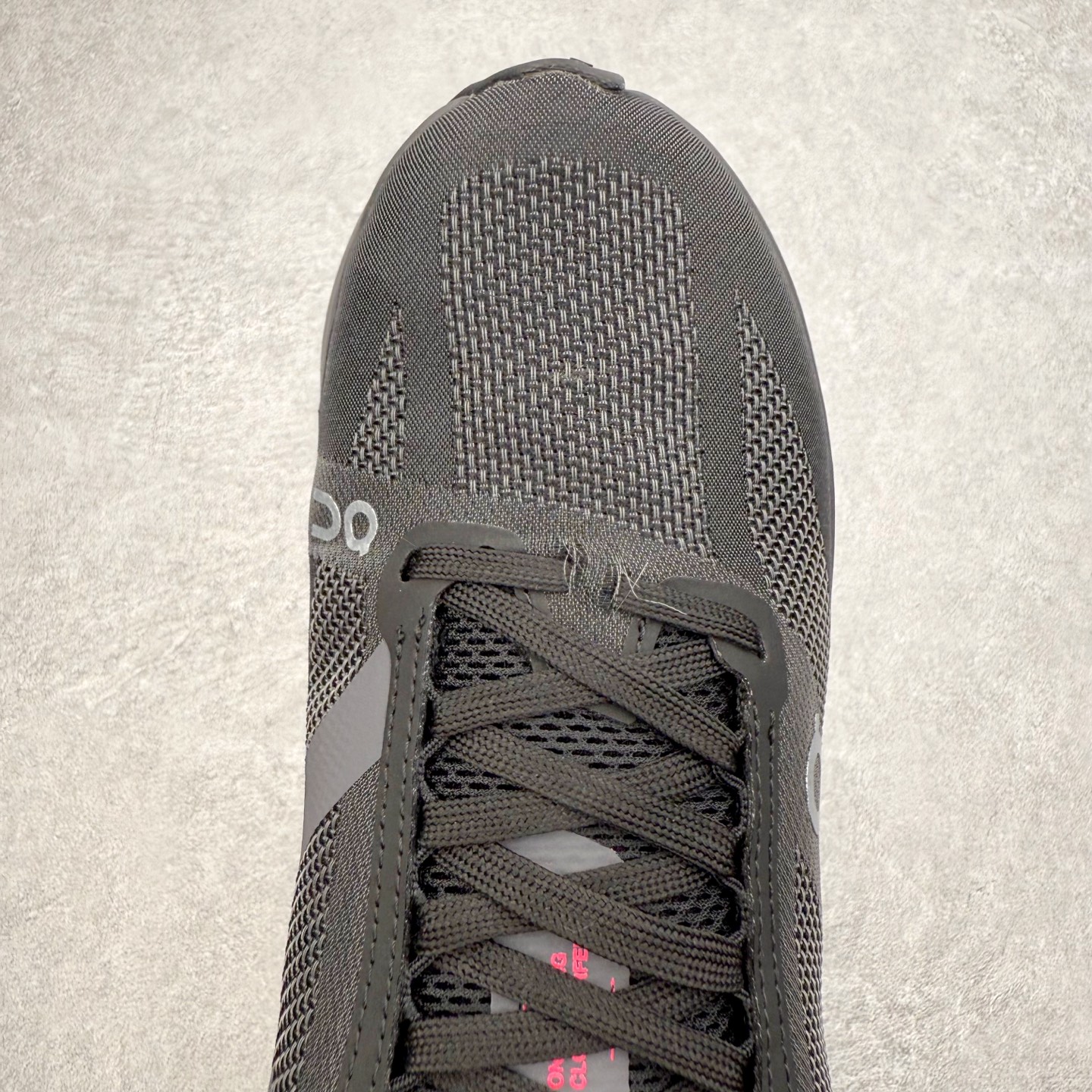 图片[4]-On昂跑 Cloudsurfer Next Z5 舒适柔软低帮跑步鞋 此运动品牌 开创于2010年 缓震着陆、强效回弹、轻柔质感的设计构思始终是ON研制关键 与此同时基于“为全球提供革新性的跑步感受”信念 陆续推出了多款跑鞋及其以专业运动人体跑步工程学为设计关键的功能性跑步服饰设备 让跑者不费力气地畅快畅跑 尺码：36 36.5 37.5 38 38.5 39 40 40.5 41 42 42.5 43 44 44.5 45-选品中心