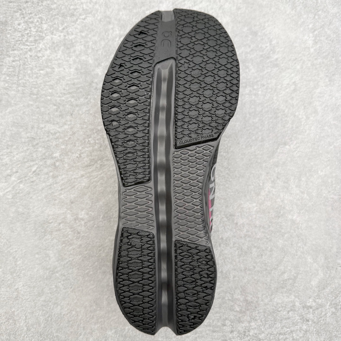 图片[9]-On昂跑 Cloudsurfer Next Z5 舒适柔软低帮跑步鞋 此运动品牌 开创于2010年 缓震着陆、强效回弹、轻柔质感的设计构思始终是ON研制关键 与此同时基于“为全球提供革新性的跑步感受”信念 陆续推出了多款跑鞋及其以专业运动人体跑步工程学为设计关键的功能性跑步服饰设备 让跑者不费力气地畅快畅跑 尺码：36 36.5 37.5 38 38.5 39 40 40.5 41 42 42.5 43 44 44.5 45-选品中心