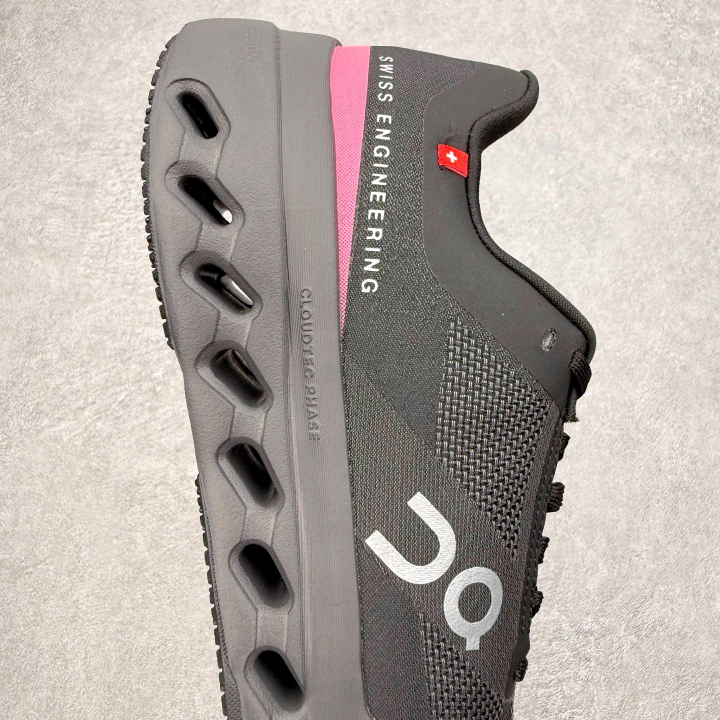 图片[6]-On昂跑 Cloudsurfer Next Z5 舒适柔软低帮跑步鞋 此运动品牌 开创于2010年 缓震着陆、强效回弹、轻柔质感的设计构思始终是ON研制关键 与此同时基于“为全球提供革新性的跑步感受”信念 陆续推出了多款跑鞋及其以专业运动人体跑步工程学为设计关键的功能性跑步服饰设备 让跑者不费力气地畅快畅跑 尺码：36 36.5 37.5 38 38.5 39 40 40.5 41 42 42.5 43 44 44.5 45-选品中心