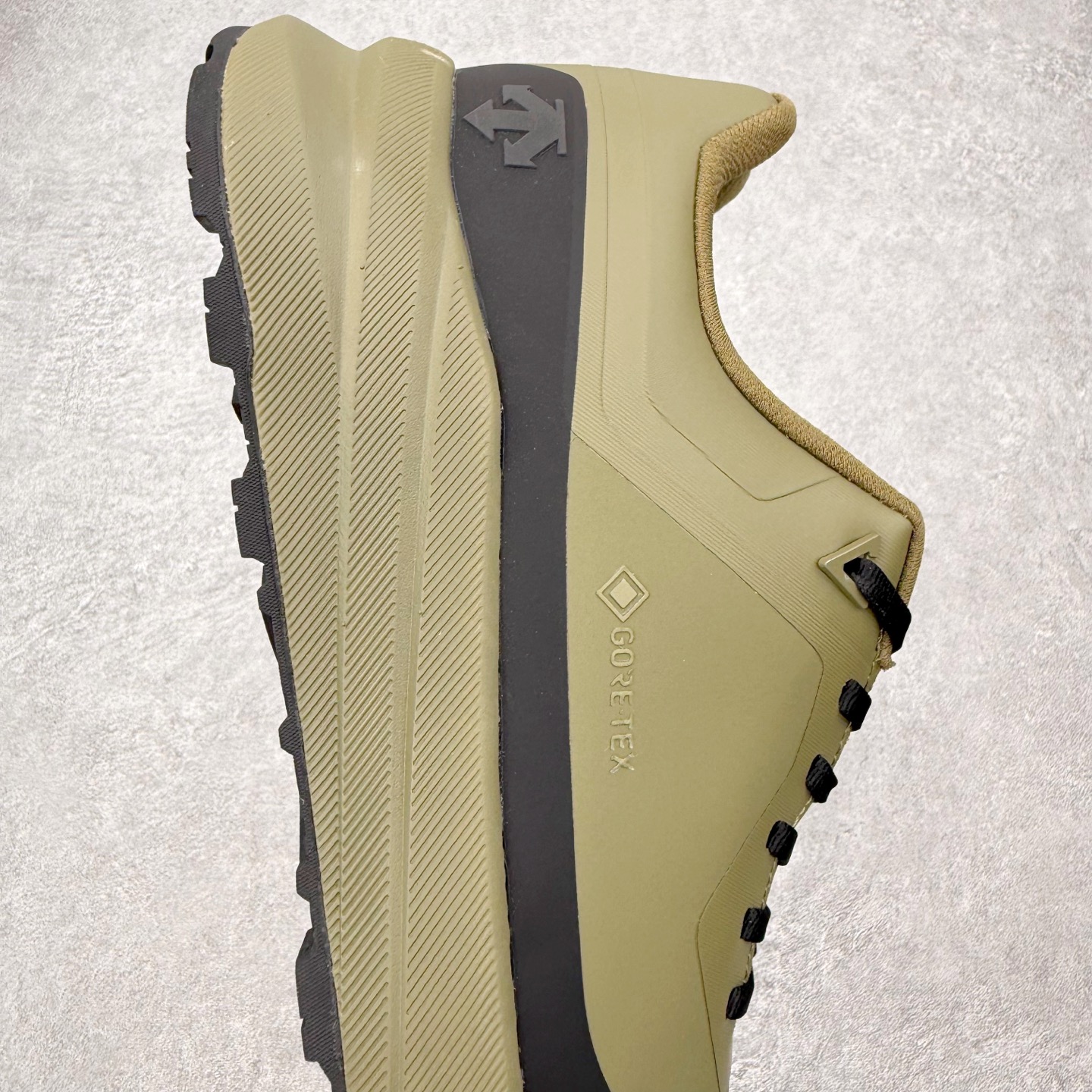 图片[6]-DESCENTE Dualis Dulis Wire Wp 运动低帮生活休闲鞋 DESCENTE（迪桑特）创立于1935年，品牌名取自法语词汇，意为“滑降”。品牌箭头标识代表滑雪的三种技术“高速直线滑行”、“穿越”和“侧滑”，也寓意品牌在打造高端专业运动产品中不断追求完美的创新精神，致力于成为中国高端专业滑雪、综训、女子、铁人三项、高尔夫的第一品牌。尺码：39 40 41 42 43 44 45-选品中心