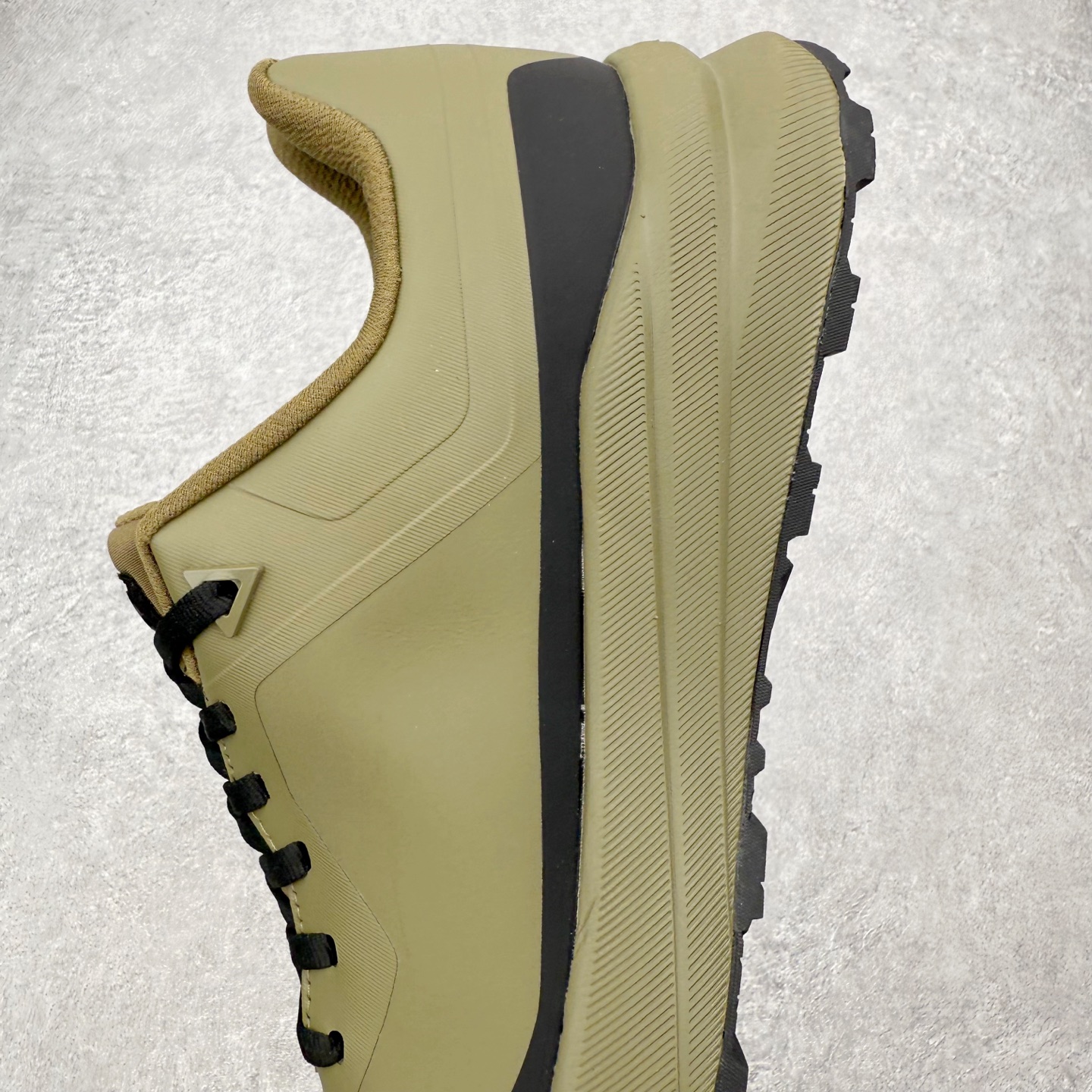 图片[7]-DESCENTE Dualis Dulis Wire Wp 运动低帮生活休闲鞋 DESCENTE（迪桑特）创立于1935年，品牌名取自法语词汇，意为“滑降”。品牌箭头标识代表滑雪的三种技术“高速直线滑行”、“穿越”和“侧滑”，也寓意品牌在打造高端专业运动产品中不断追求完美的创新精神，致力于成为中国高端专业滑雪、综训、女子、铁人三项、高尔夫的第一品牌。尺码：39 40 41 42 43 44 45-选品中心