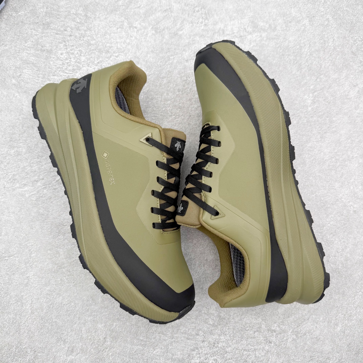 图片[3]-DESCENTE Dualis Dulis Wire Wp 运动低帮生活休闲鞋 DESCENTE（迪桑特）创立于1935年，品牌名取自法语词汇，意为“滑降”。品牌箭头标识代表滑雪的三种技术“高速直线滑行”、“穿越”和“侧滑”，也寓意品牌在打造高端专业运动产品中不断追求完美的创新精神，致力于成为中国高端专业滑雪、综训、女子、铁人三项、高尔夫的第一品牌。尺码：39 40 41 42 43 44 45-选品中心