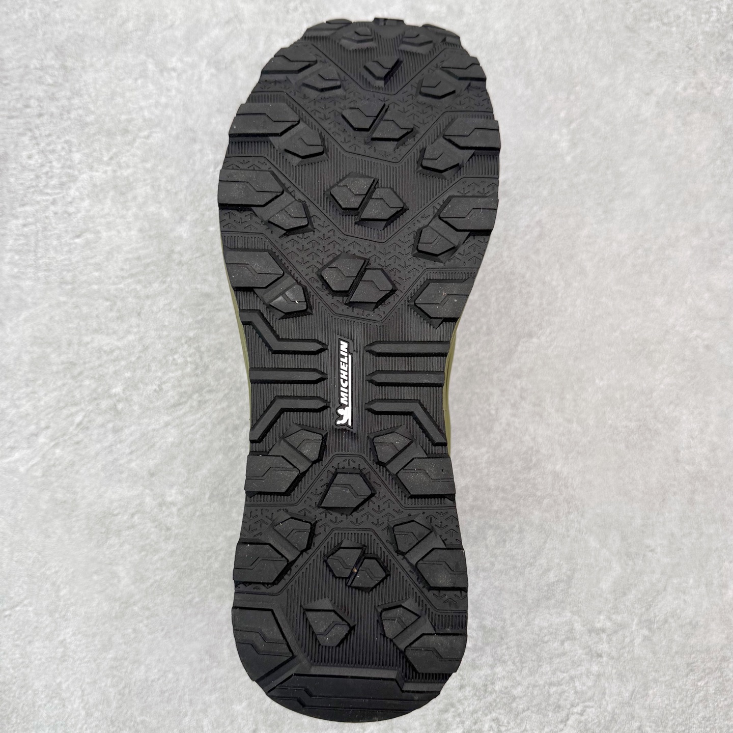 图片[9]-DESCENTE Dualis Dulis Wire Wp 运动低帮生活休闲鞋 DESCENTE（迪桑特）创立于1935年，品牌名取自法语词汇，意为“滑降”。品牌箭头标识代表滑雪的三种技术“高速直线滑行”、“穿越”和“侧滑”，也寓意品牌在打造高端专业运动产品中不断追求完美的创新精神，致力于成为中国高端专业滑雪、综训、女子、铁人三项、高尔夫的第一品牌。尺码：39 40 41 42 43 44 45-选品中心