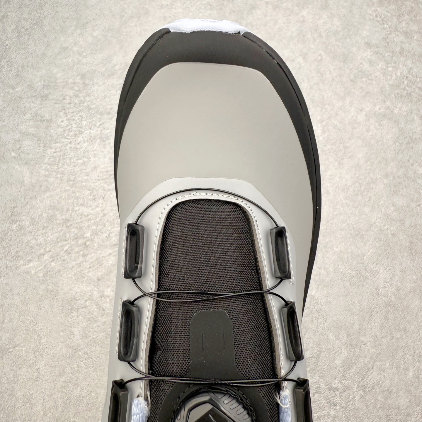 图片[4]-DESCENTE Dualis Dulis Wire Wp 运动低帮生活休闲鞋 DESCENTE（迪桑特）创立于1935年，品牌名取自法语词汇，意为“滑降”。品牌箭头标识代表滑雪的三种技术“高速直线滑行”、“穿越”和“侧滑”，也寓意品牌在打造高端专业运动产品中不断追求完美的创新精神，致力于成为中国高端专业滑雪、综训、女子、铁人三项、高尔夫的第一品牌。尺码：39 40 41 42 43 44 45-选品中心