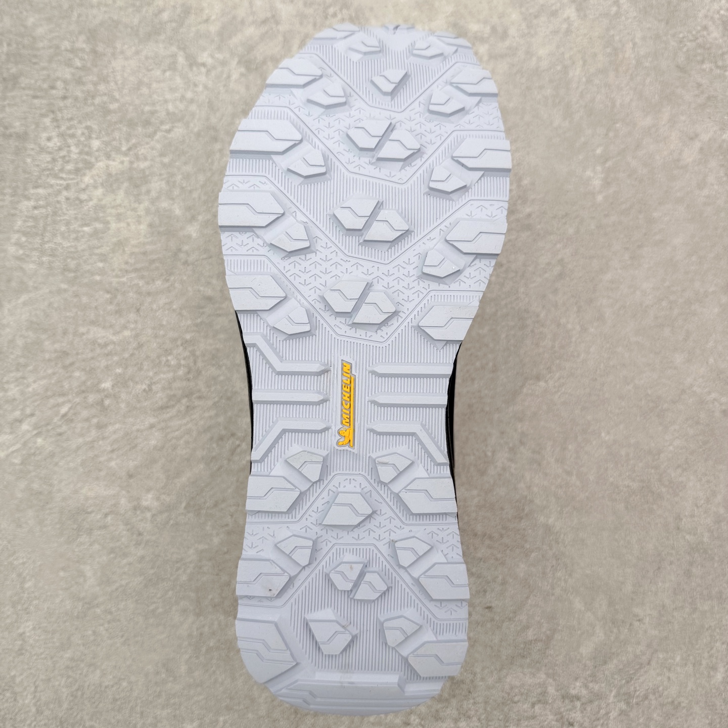 图片[9]-DESCENTE Dualis Dulis Wire Wp 运动低帮生活休闲鞋 DESCENTE（迪桑特）创立于1935年，品牌名取自法语词汇，意为“滑降”。品牌箭头标识代表滑雪的三种技术“高速直线滑行”、“穿越”和“侧滑”，也寓意品牌在打造高端专业运动产品中不断追求完美的创新精神，致力于成为中国高端专业滑雪、综训、女子、铁人三项、高尔夫的第一品牌。尺码：39 40 41 42 43 44 45-选品中心