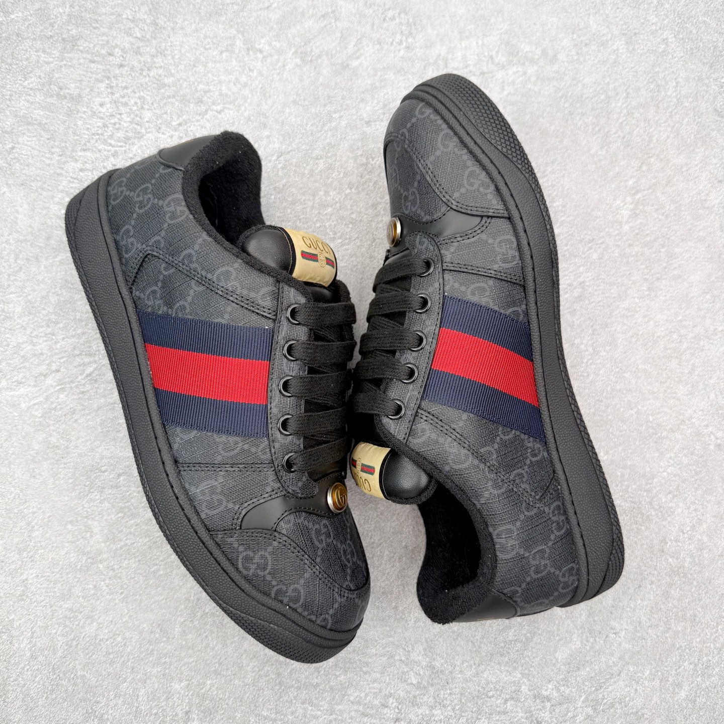 图片[3]-＃纯原福利 Gucci 古驰 Screener 运动休闲时装奢侈品系列 GG珐琅扣 擦脏做旧小脏鞋 高端零售海淘商家混卖版本 东莞纯原品质 原鞋对照工艺生产 原厂一致色泽度玛瑙珐琅GG扣 原版一致鞋舌鞋带处擦脏工艺 全套原版包装外盒配件 意大利进口磨砂头层牛皮 后跟原版一致哑光丝印烫金字体 全网独家复刻细节 ）同源出厂真丝绸防尘鞋套袋 原装雪梨形超软沙绒纸团，工艺无缝细空胶技术，原版一致私模开发大底 尺码：35 36 37 38 39 40 41 42 43 44 45-选品中心