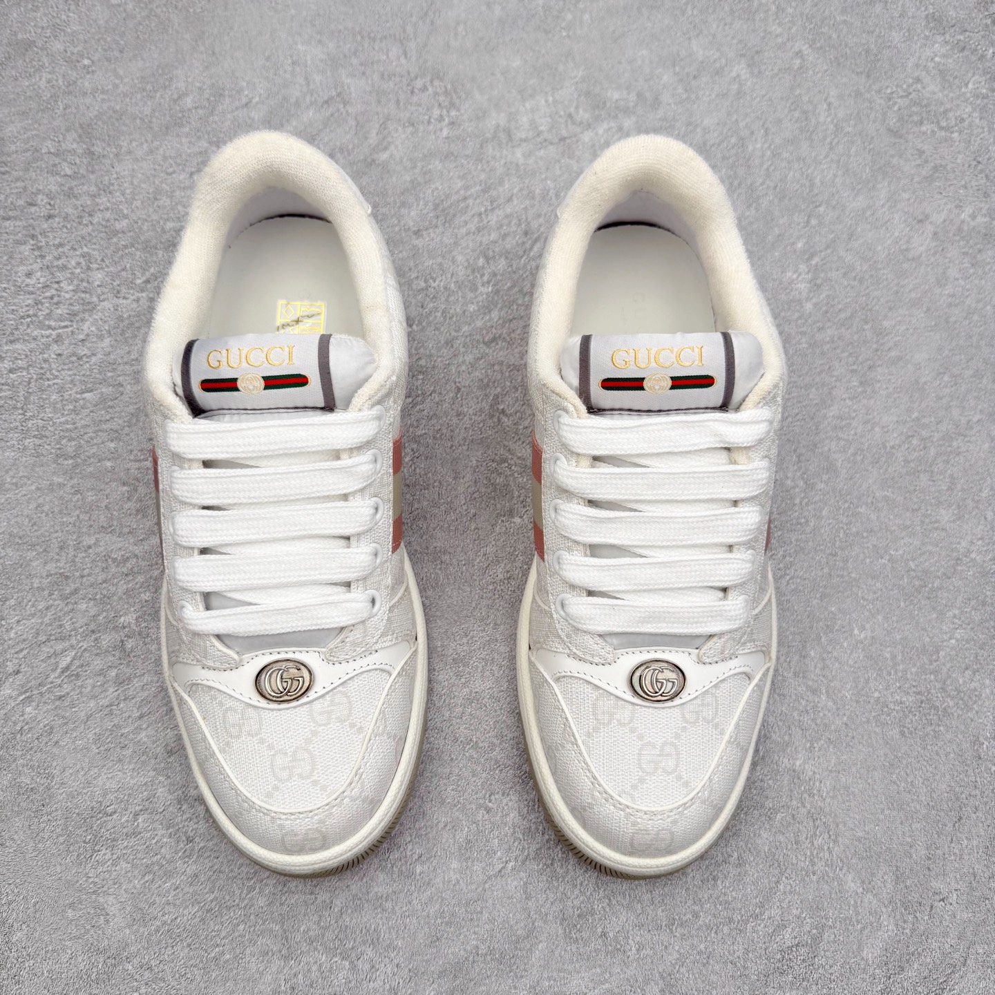 图片[2]-＃纯原福利 Gucci 古驰 Screener 运动休闲时装奢侈品系列 GG珐琅扣 擦脏做旧小脏鞋 高端零售海淘商家混卖版本 东莞纯原品质 原鞋对照工艺生产 原厂一致色泽度玛瑙珐琅GG扣 原版一致鞋舌鞋带处擦脏工艺 全套原版包装外盒配件 意大利进口磨砂头层牛皮 后跟原版一致哑光丝印烫金字体 全网独家复刻细节 ）同源出厂真丝绸防尘鞋套袋 原装雪梨形超软沙绒纸团，工艺无缝细空胶技术，原版一致私模开发大底 尺码：35 36 37 38 39 40 41 42 43 44 45-选品中心