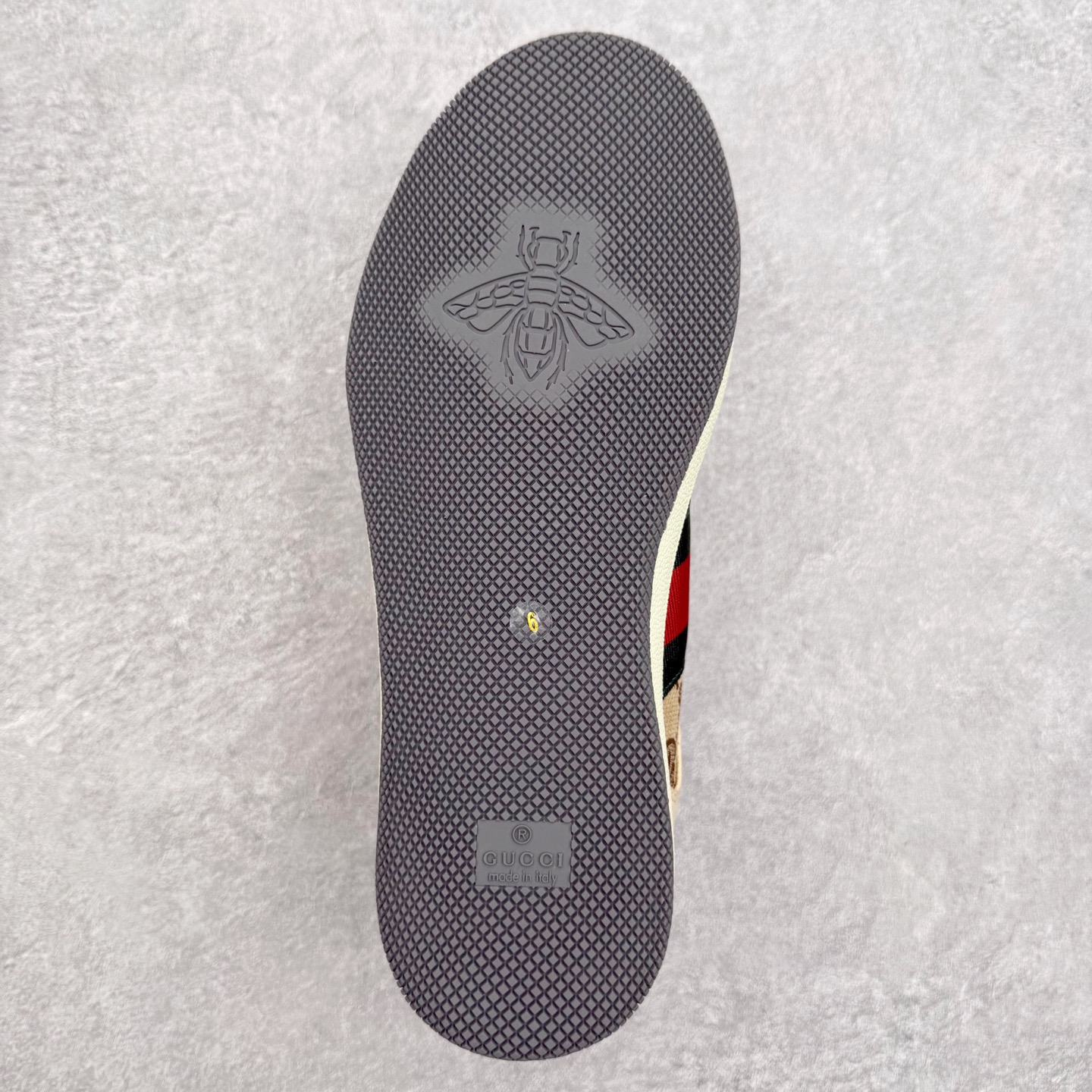 图片[9]-＃纯原福利 Gucci 古驰 Screener 运动休闲时装奢侈品系列 GG珐琅扣 擦脏做旧小脏鞋 高端零售海淘商家混卖版本 东莞纯原品质 原鞋对照工艺生产 原厂一致色泽度玛瑙珐琅GG扣 原版一致鞋舌鞋带处擦脏工艺 全套原版包装外盒配件 意大利进口磨砂头层牛皮 后跟原版一致哑光丝印烫金字体 全网独家复刻细节 ）同源出厂真丝绸防尘鞋套袋 原装雪梨形超软沙绒纸团，工艺无缝细空胶技术，原版一致私模开发大底 尺码：35 36 37 38 39 40 41 42 43 44 45-选品中心