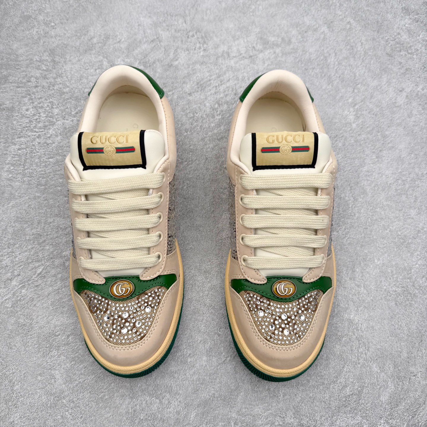 图片[2]-＃纯原福利 Gucci 古驰 Screener 运动休闲时装奢侈品系列 GG珐琅扣 擦脏做旧小脏鞋 高端零售海淘商家混卖版本 东莞纯原品质 原鞋对照工艺生产 原厂一致色泽度玛瑙珐琅GG扣 原版一致鞋舌鞋带处擦脏工艺 全套原版包装外盒配件 意大利进口磨砂头层牛皮 后跟原版一致哑光丝印烫金字体 全网独家复刻细节 ）同源出厂真丝绸防尘鞋套袋 原装雪梨形超软沙绒纸团，工艺无缝细空胶技术，原版一致私模开发大底 尺码：35 36 37 38 39 40 41 42 43 44 45-选品中心