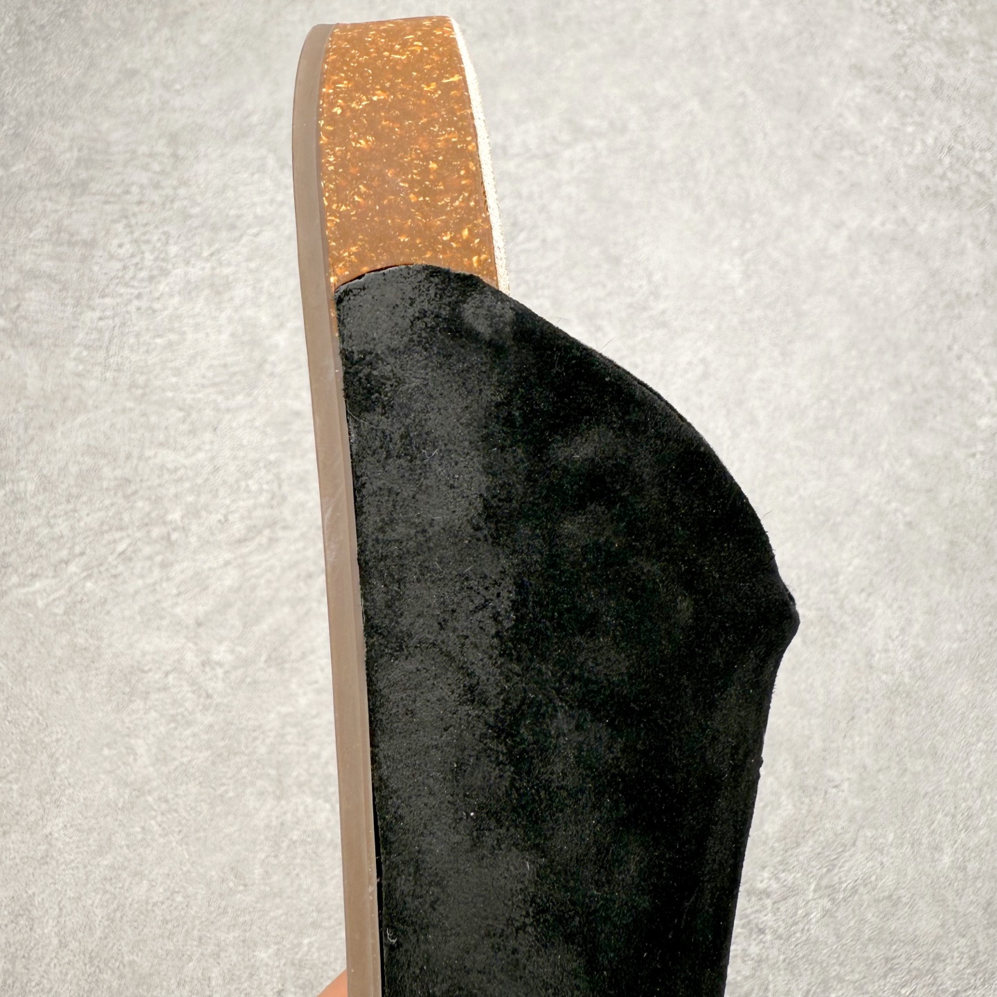 图片[6]-AD Originals Adimule 舒适百搭防磨包头拖鞋 男女同款 实拍调校N版已经零色差零失真 百分百还原实物色彩所见即所得 不存在货不对板色差等低级问题 选购参考实物拍摄 不混卖不参货 只用心做好货严格选品 承诺混一赔十 尺码：36 36.5 37.5 38 38.5 39 40 40.5 41 42 42.5 43 44 44.5 45-选品中心