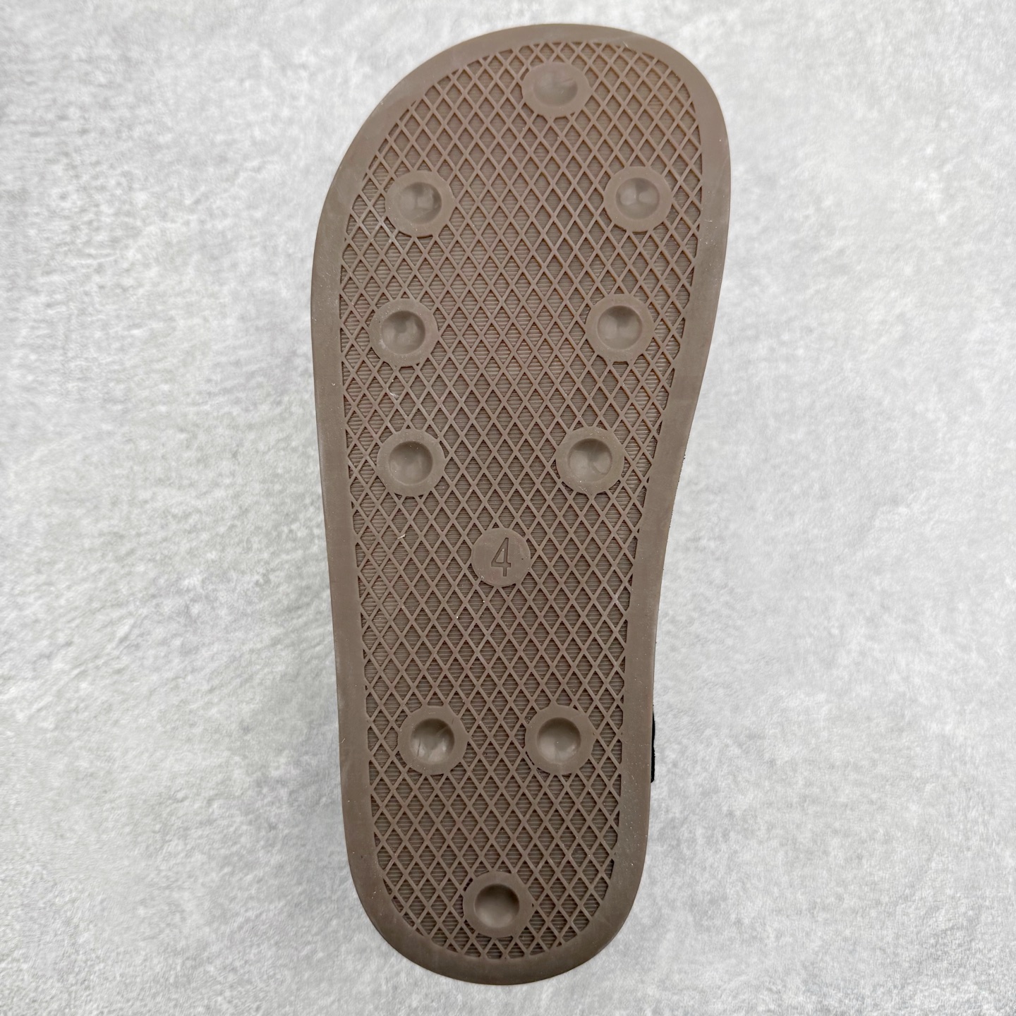 图片[9]-AD Originals Adimule 舒适百搭防磨包头拖鞋 男女同款 实拍调校N版已经零色差零失真 百分百还原实物色彩所见即所得 不存在货不对板色差等低级问题 选购参考实物拍摄 不混卖不参货 只用心做好货严格选品 承诺混一赔十 尺码：36 36.5 37.5 38 38.5 39 40 40.5 41 42 42.5 43 44 44.5 45-选品中心