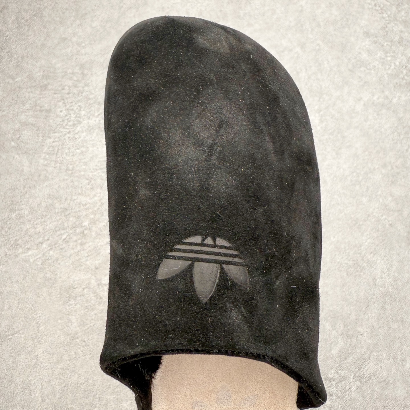 图片[4]-AD Originals Adimule 舒适百搭防磨包头拖鞋 男女同款 实拍调校N版已经零色差零失真 百分百还原实物色彩所见即所得 不存在货不对板色差等低级问题 选购参考实物拍摄 不混卖不参货 只用心做好货严格选品 承诺混一赔十 尺码：36 36.5 37.5 38 38.5 39 40 40.5 41 42 42.5 43 44 44.5 45-选品中心