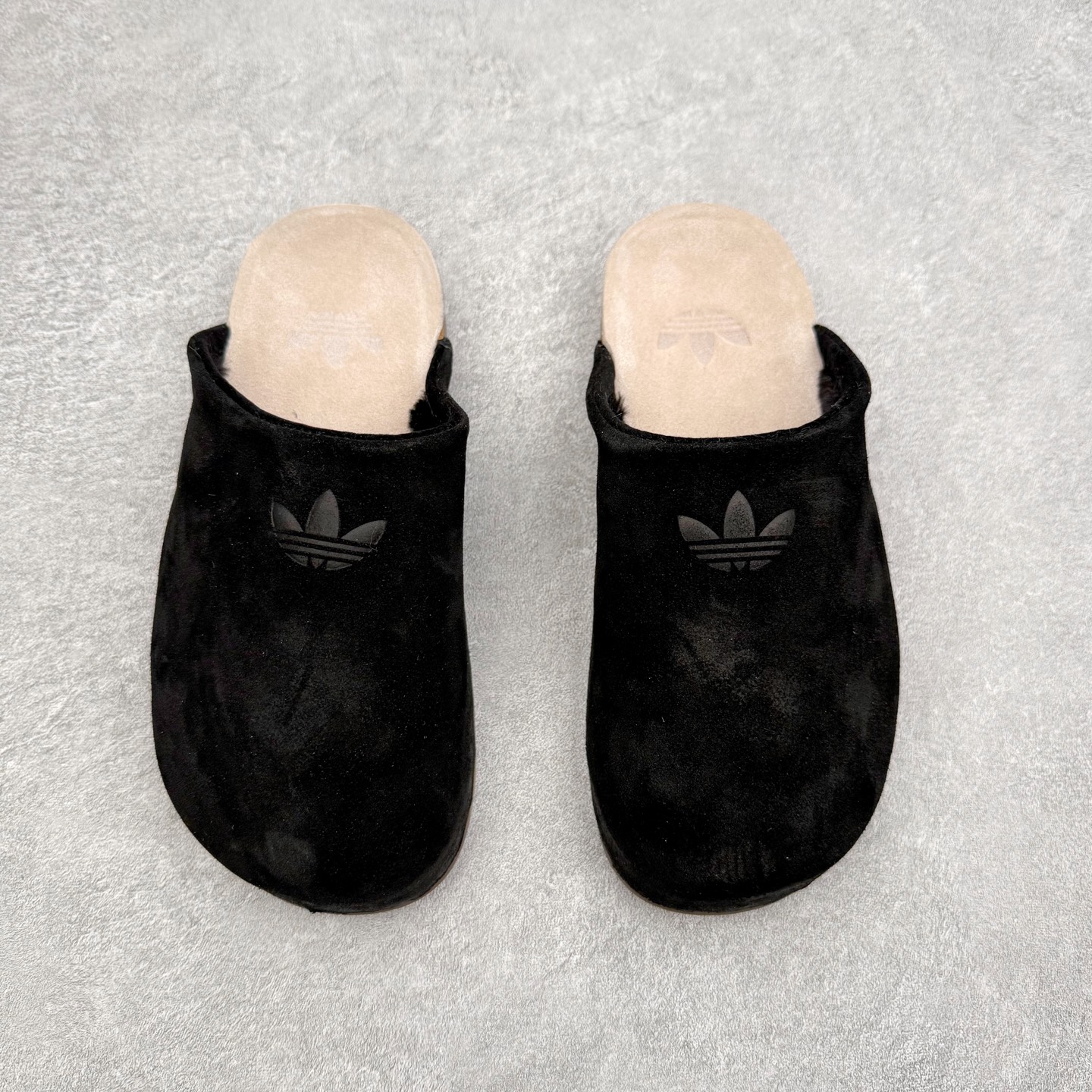 图片[2]-AD Originals Adimule 舒适百搭防磨包头拖鞋 男女同款 实拍调校N版已经零色差零失真 百分百还原实物色彩所见即所得 不存在货不对板色差等低级问题 选购参考实物拍摄 不混卖不参货 只用心做好货严格选品 承诺混一赔十 尺码：36 36.5 37.5 38 38.5 39 40 40.5 41 42 42.5 43 44 44.5 45-选品中心