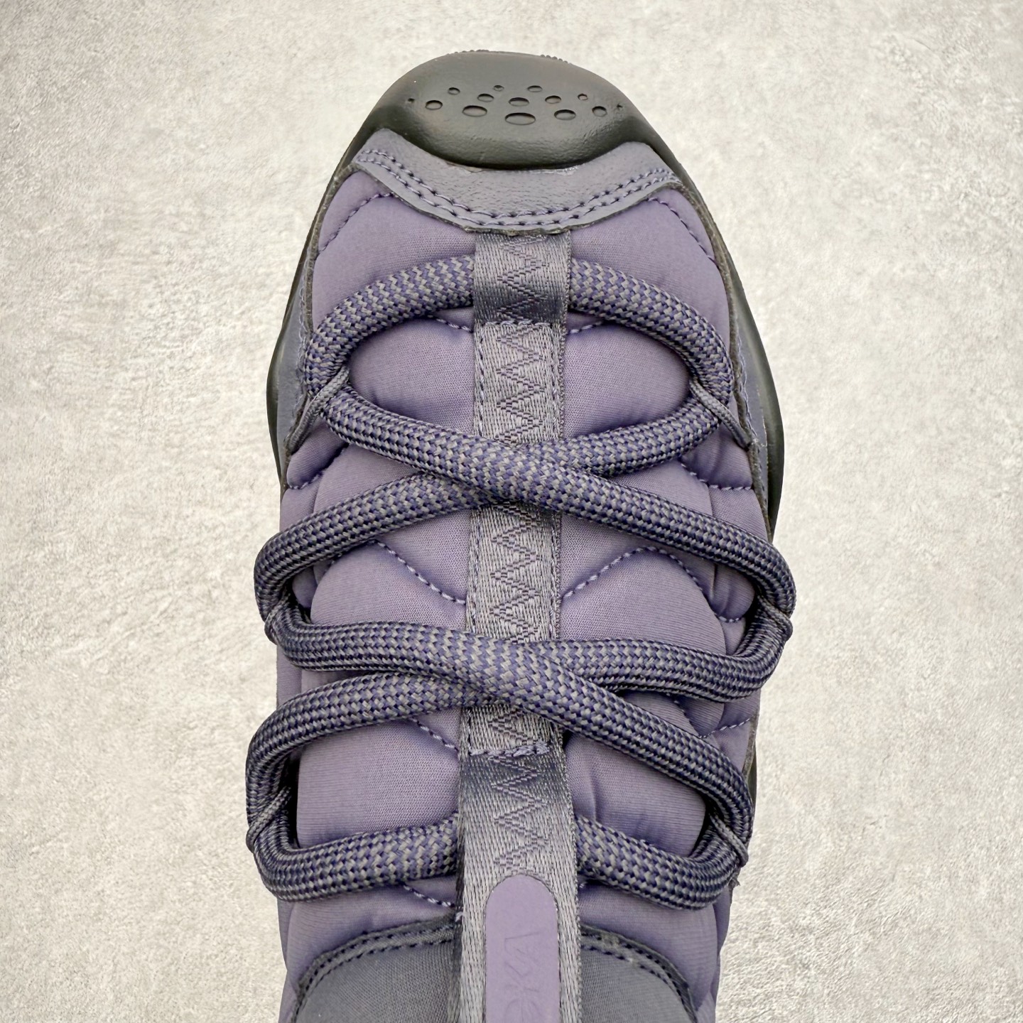 图片[4]-HOKA ONE ONE Ora Primo 舒适防滑低帮生活休闲鞋 虽然是以一脚蹬作为设计理念 但完全不会出现不跟脚的情况 可以看到带有一部分后跟 做到不束缚同时可以有效防止掉跟 厚度可观的鞋垫上带有凸起的纹理 上脚不会有异物感并防止打滑 鞋底搭载滚动平衡技术 为玩家提供缓震支持与舒适脚感 尺码：36 36.5 37.5 38 38.5 39 40 40.5 41 42 42.5 43 44 44.5 45 46 47-选品中心