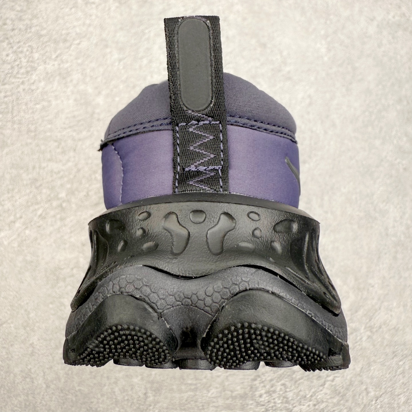 图片[8]-HOKA ONE ONE Ora Primo 舒适防滑低帮生活休闲鞋 虽然是以一脚蹬作为设计理念 但完全不会出现不跟脚的情况 可以看到带有一部分后跟 做到不束缚同时可以有效防止掉跟 厚度可观的鞋垫上带有凸起的纹理 上脚不会有异物感并防止打滑 鞋底搭载滚动平衡技术 为玩家提供缓震支持与舒适脚感 尺码：36 36.5 37.5 38 38.5 39 40 40.5 41 42 42.5 43 44 44.5 45 46 47-选品中心