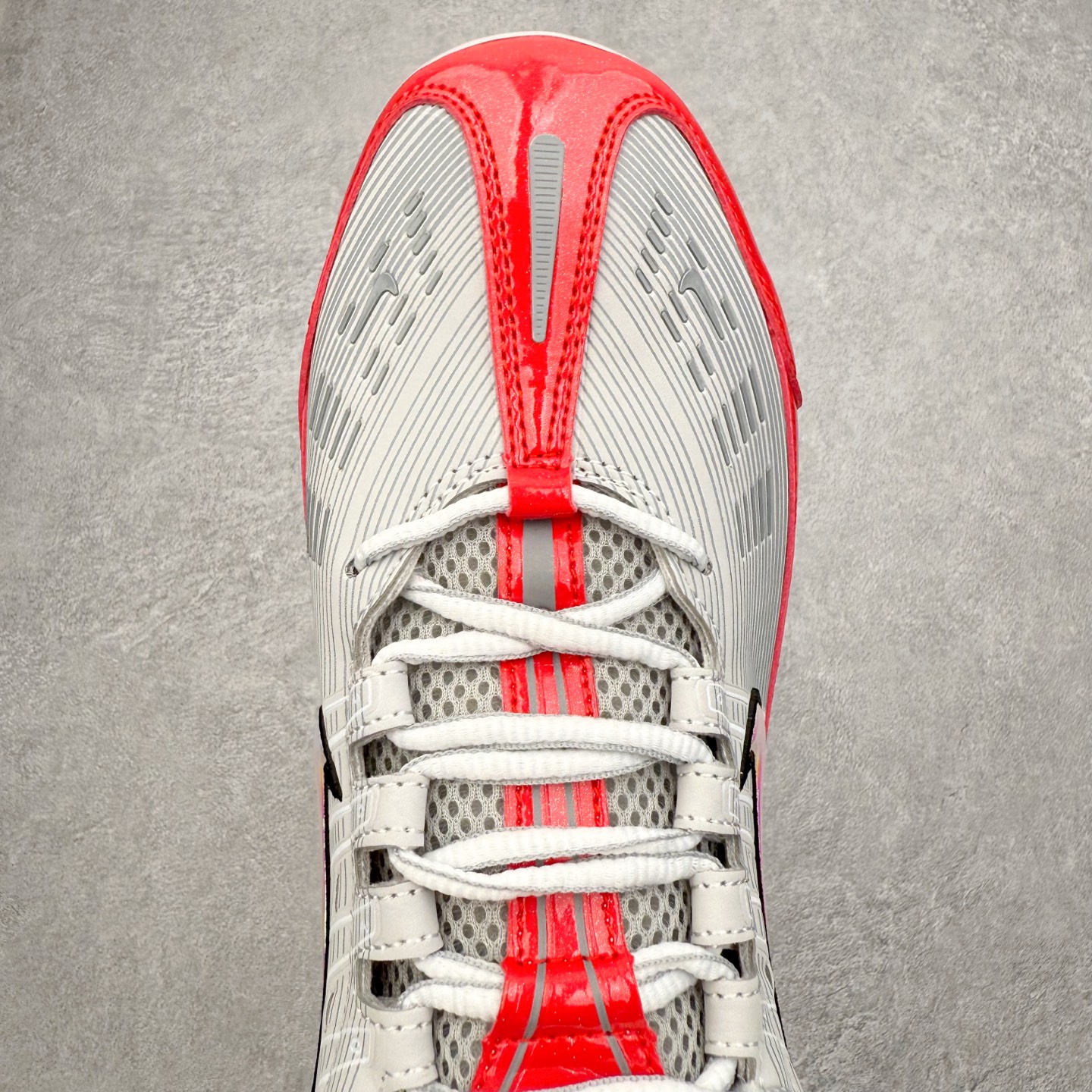 图片[4]-NK Vapormax 360 简约舒适织物低帮气垫休闲跑步鞋 CK2718-002 鞋面依旧延续经典设计，中底则加入了 VaporMax 气垫科技。值得一提的是气垫后跟处带有特殊的支架设计，致敬早期 Air Max 360气垫提高稳定性的后跟支架。实拍调校N版已经零色差零失真 百分百还原实物色彩所见即所得 不存在货不对板色差等低级问题 选购参考实物拍摄 不混卖不参货 只用心做好货严格选品 承诺混一赔十 尺码：36 36.5 37.5 38 38.5 39 40 40.5 41 42 42.5 43 44 44.5 45 46-选品中心