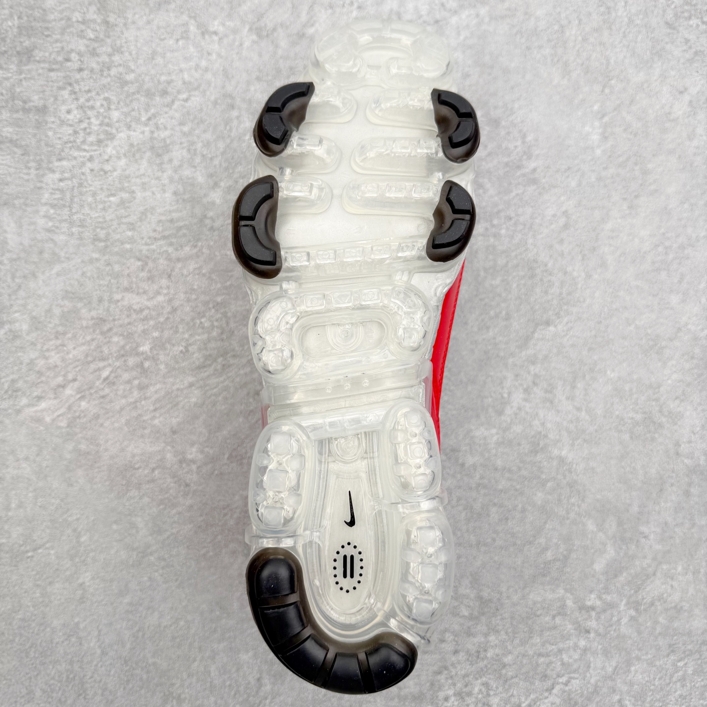 图片[9]-NK Vapormax 360 简约舒适织物低帮气垫休闲跑步鞋 CK2718-002 鞋面依旧延续经典设计，中底则加入了 VaporMax 气垫科技。值得一提的是气垫后跟处带有特殊的支架设计，致敬早期 Air Max 360气垫提高稳定性的后跟支架。实拍调校N版已经零色差零失真 百分百还原实物色彩所见即所得 不存在货不对板色差等低级问题 选购参考实物拍摄 不混卖不参货 只用心做好货严格选品 承诺混一赔十 尺码：36 36.5 37.5 38 38.5 39 40 40.5 41 42 42.5 43 44 44.5 45 46-选品中心