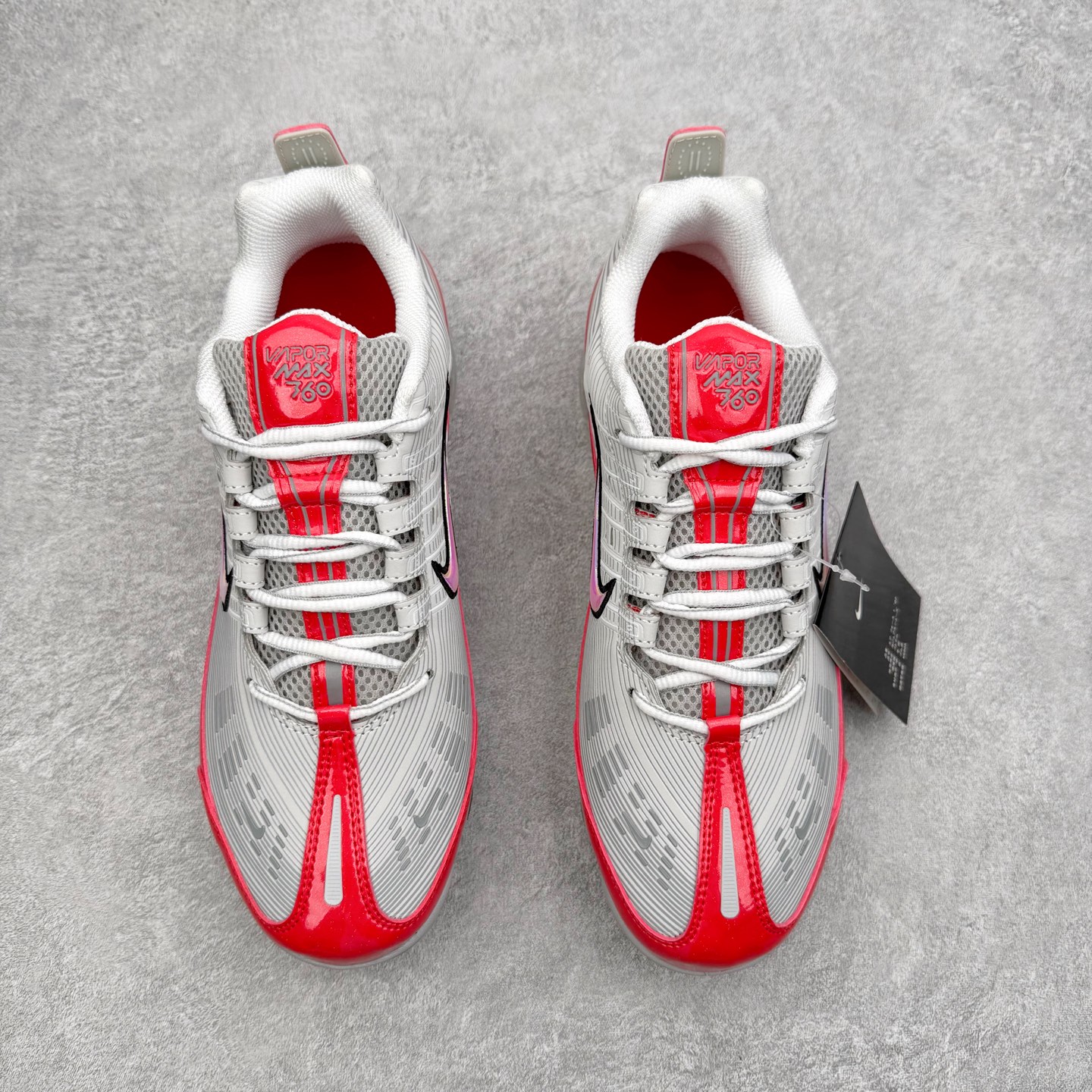 图片[2]-NK Vapormax 360 简约舒适织物低帮气垫休闲跑步鞋 CK2718-002 鞋面依旧延续经典设计，中底则加入了 VaporMax 气垫科技。值得一提的是气垫后跟处带有特殊的支架设计，致敬早期 Air Max 360气垫提高稳定性的后跟支架。实拍调校N版已经零色差零失真 百分百还原实物色彩所见即所得 不存在货不对板色差等低级问题 选购参考实物拍摄 不混卖不参货 只用心做好货严格选品 承诺混一赔十 尺码：36 36.5 37.5 38 38.5 39 40 40.5 41 42 42.5 43 44 44.5 45 46-选品中心