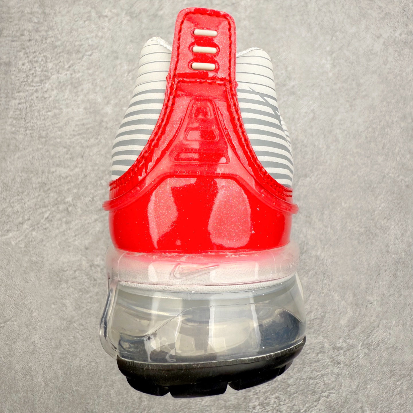 图片[8]-NK Vapormax 360 简约舒适织物低帮气垫休闲跑步鞋 CK2718-002 鞋面依旧延续经典设计，中底则加入了 VaporMax 气垫科技。值得一提的是气垫后跟处带有特殊的支架设计，致敬早期 Air Max 360气垫提高稳定性的后跟支架。实拍调校N版已经零色差零失真 百分百还原实物色彩所见即所得 不存在货不对板色差等低级问题 选购参考实物拍摄 不混卖不参货 只用心做好货严格选品 承诺混一赔十 尺码：36 36.5 37.5 38 38.5 39 40 40.5 41 42 42.5 43 44 44.5 45 46-选品中心