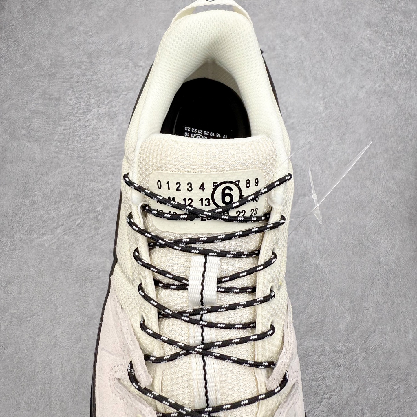 图片[5]-MM6 Maison Margiela x SALOMON X-ALP 萨洛蒙联名帆布织物舒适清凉低帮生活休闲鞋 男女同款 纯原外贸平台特供订单 耗时半年巨作 全套原纸板楦头开发 原厂特供网布配套加持 确保原汁原味 完美呈现版型 原档数据独家私模五层组合大底 原装Ortholite轻量化鞋垫 中底布带钢印编号 原厂TPU锁扣 进口港宝加持 后跟自然饱满 还原公司包裹性 尺码：36 36.5 37.5 38 38.5 39 40 40.5 41 42 42.5 43 44 44.5 45-选品中心