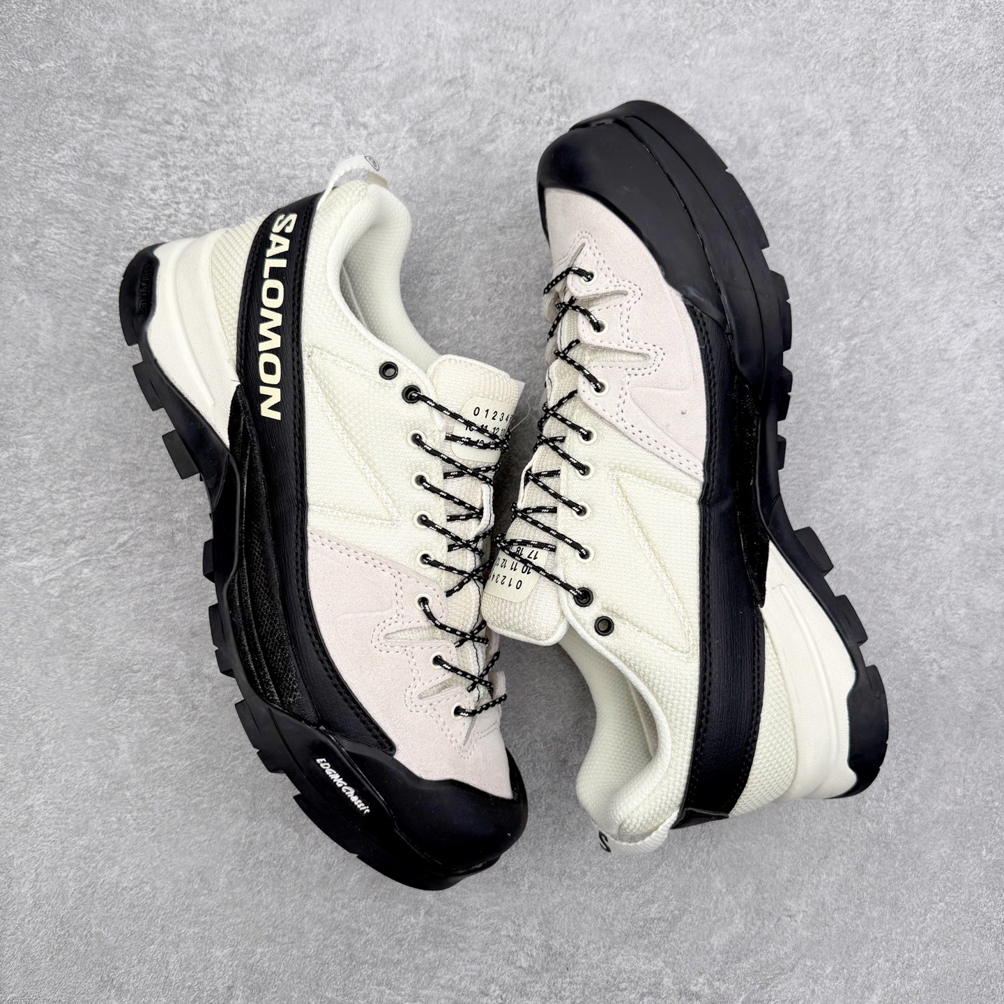 图片[3]-MM6 Maison Margiela x SALOMON X-ALP 萨洛蒙联名帆布织物舒适清凉低帮生活休闲鞋 男女同款 纯原外贸平台特供订单 耗时半年巨作 全套原纸板楦头开发 原厂特供网布配套加持 确保原汁原味 完美呈现版型 原档数据独家私模五层组合大底 原装Ortholite轻量化鞋垫 中底布带钢印编号 原厂TPU锁扣 进口港宝加持 后跟自然饱满 还原公司包裹性 尺码：36 36.5 37.5 38 38.5 39 40 40.5 41 42 42.5 43 44 44.5 45-选品中心